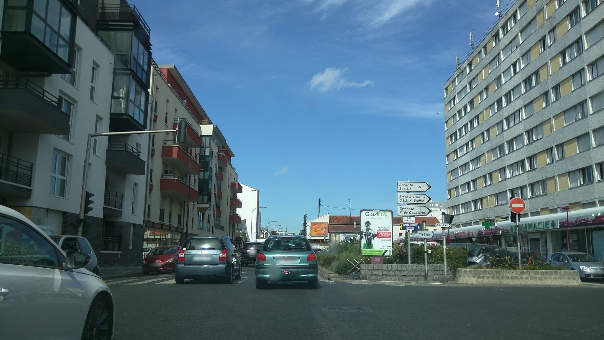 Street view near Comfort Hôtel Bezons-La Défense-Paris Ouest, Bezons — © e11137 (CC BY-SA · Mapillary)