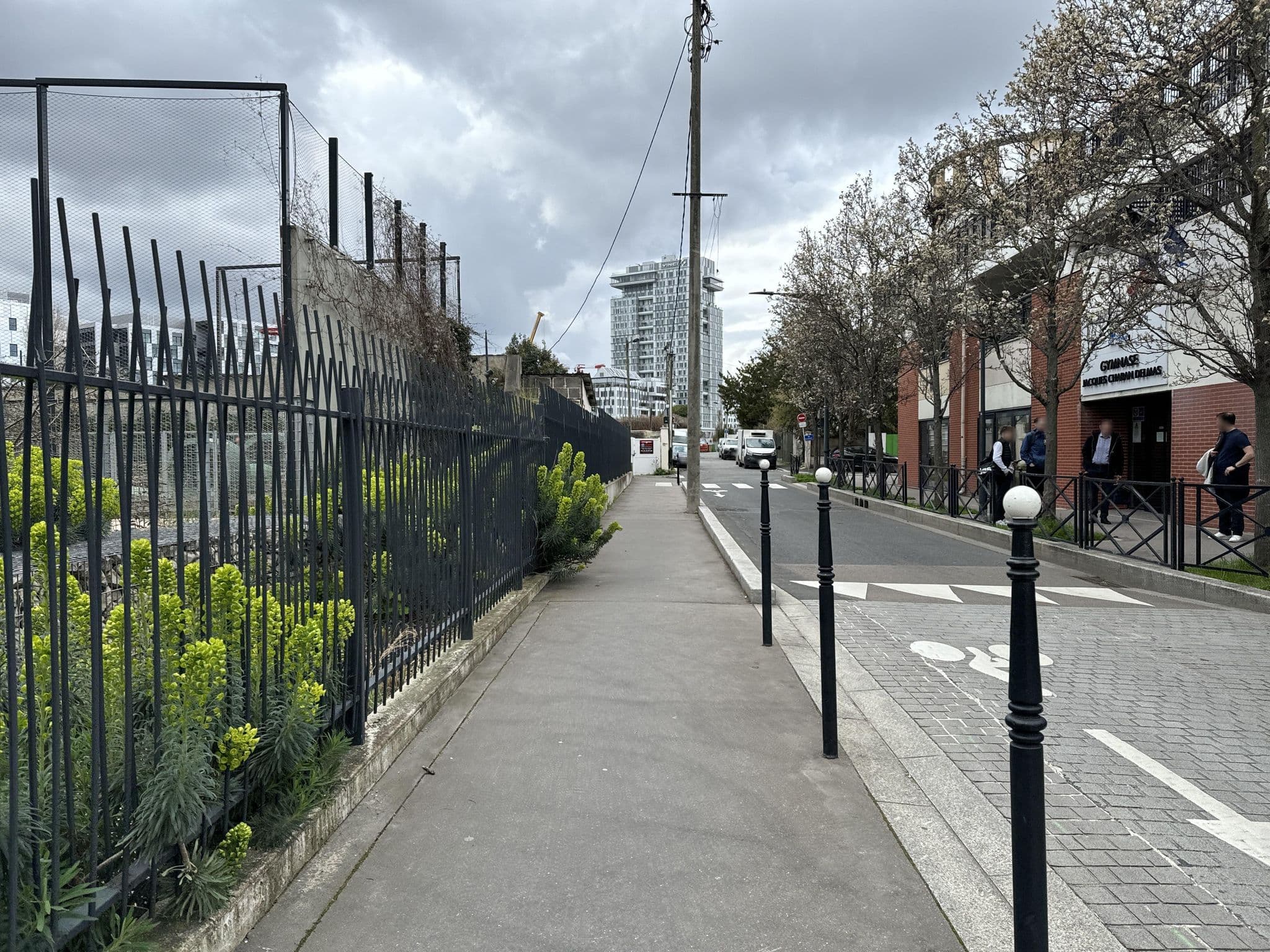 Street view near Hôtel de la Plage, La Defense — © pvk (CC BY-SA · Mapillary)