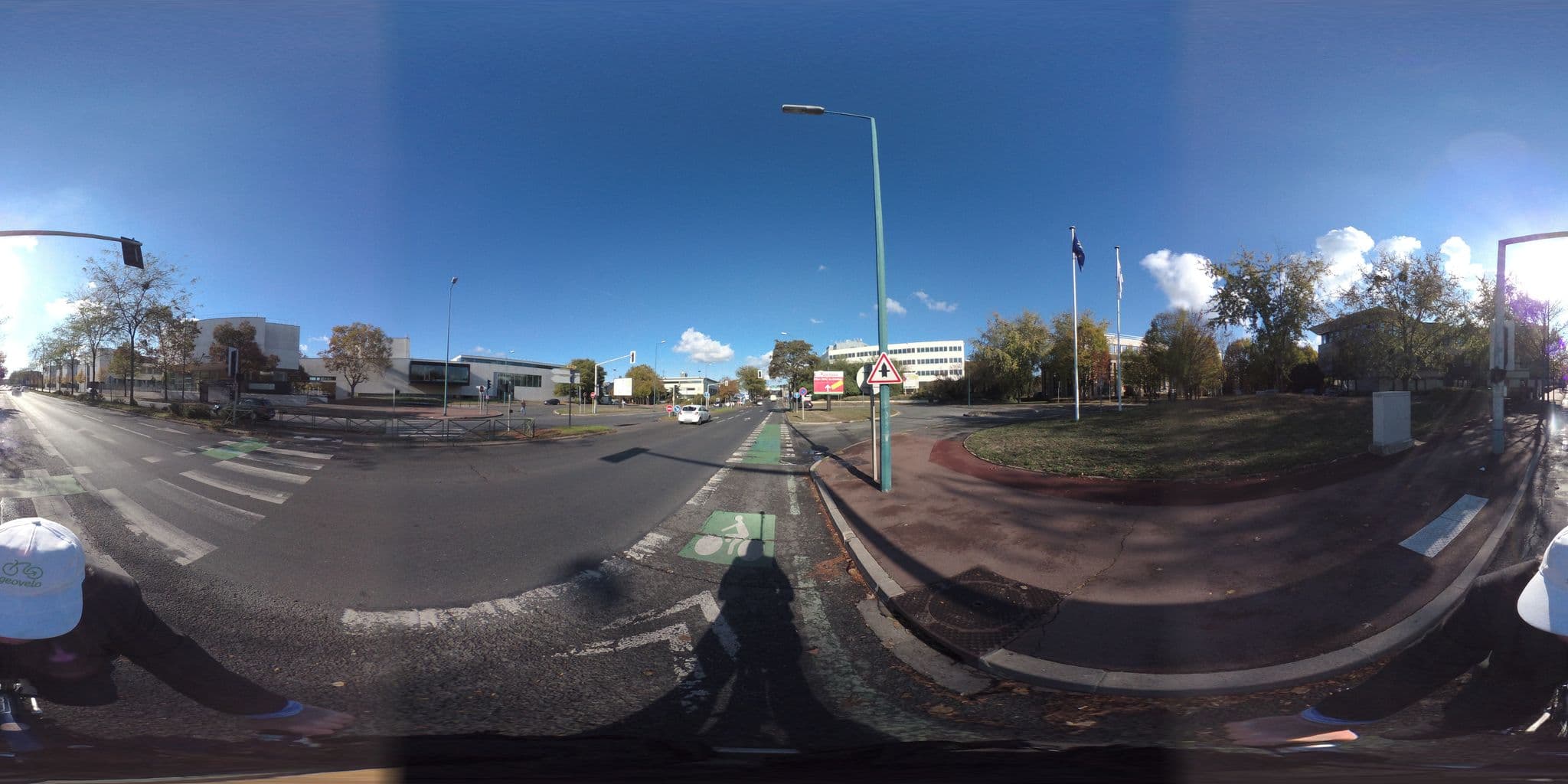 Street view near Campanile Paris Ouest - Gennevilliers Barbanniers, Gennevilliers — © geovelo (CC BY-SA · Mapillary)