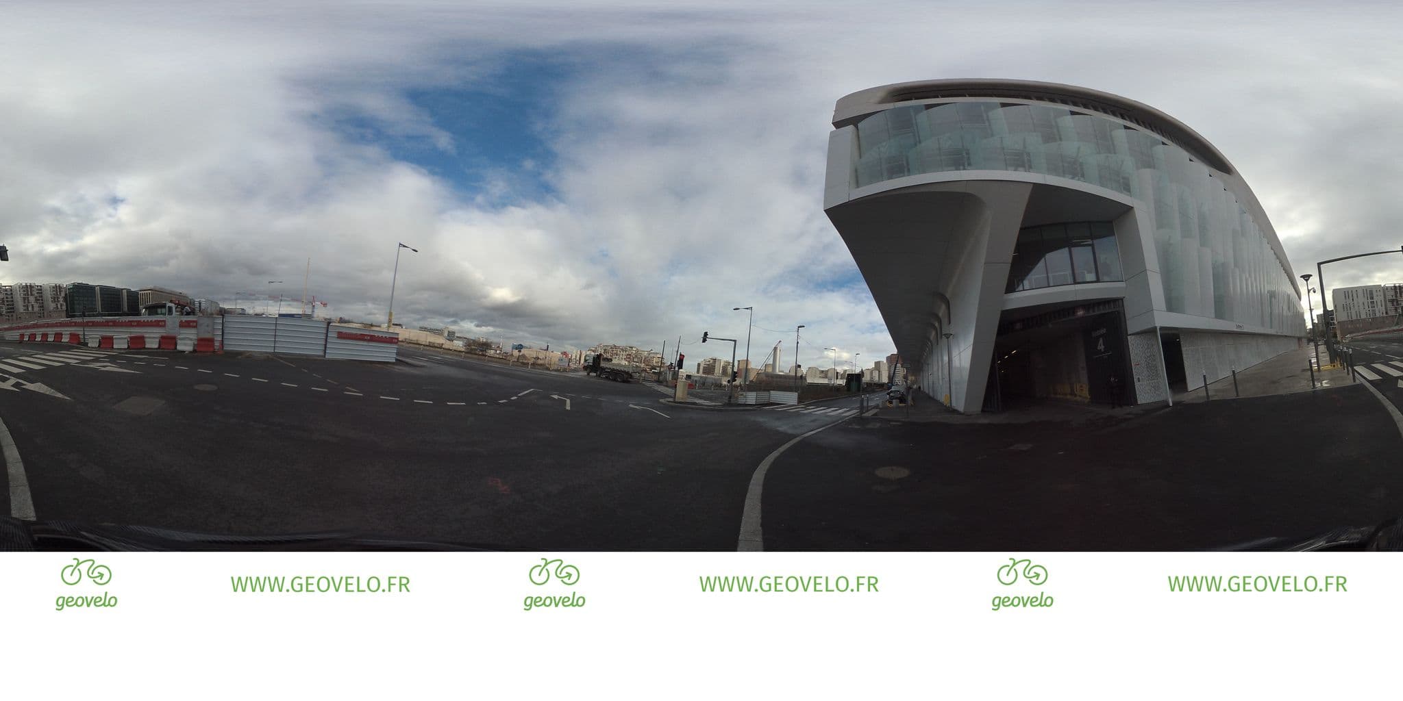 Street view near Okko Hotels Paris La Défense, La Defense — © simon_geovelo (CC BY-SA · Mapillary)