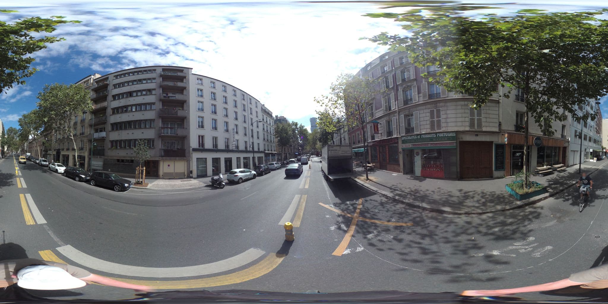 Street view near Hôtel le National, Clichy — © geovelo (CC BY-SA · Mapillary)