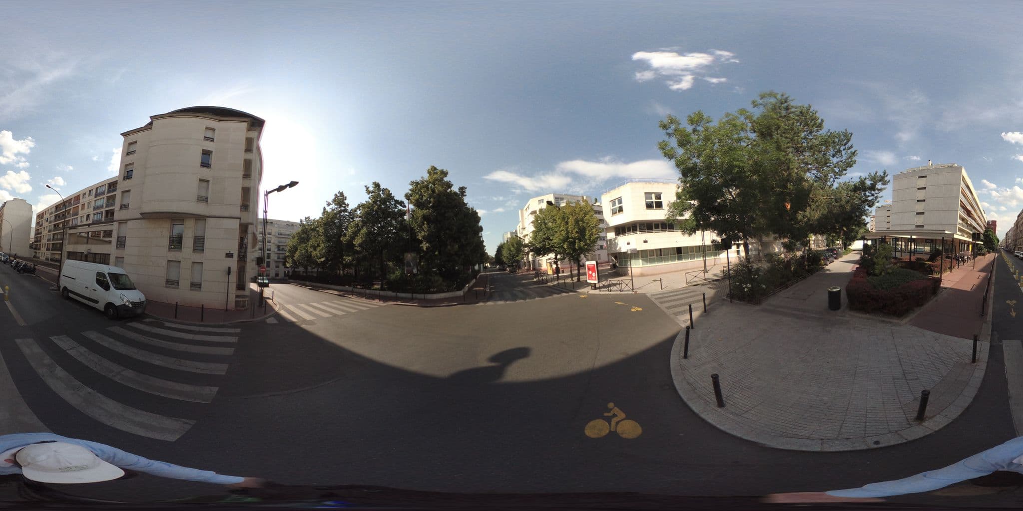Street view near Centre de Loisirs Elémentaire le Petit Prince, Levallois-Perret — © geovelo (CC BY-SA · Mapillary)