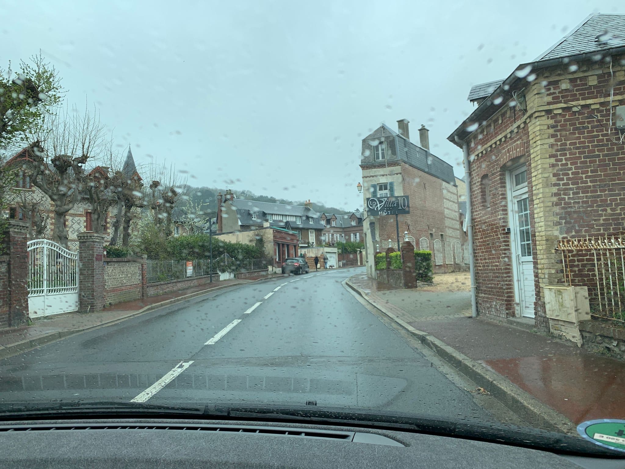 Street view near Hôtel Ambassadeur, Étretat — © noel (CC BY-SA · Mapillary)
