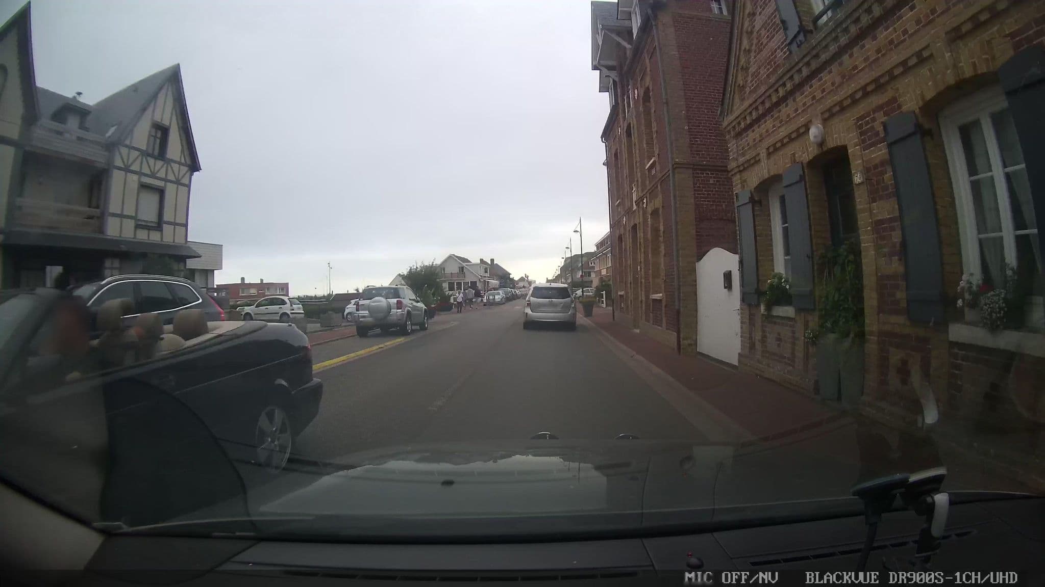 Street view near Le Normandy, Hautot-sur-Mer — © grobin (CC BY-SA · Mapillary)