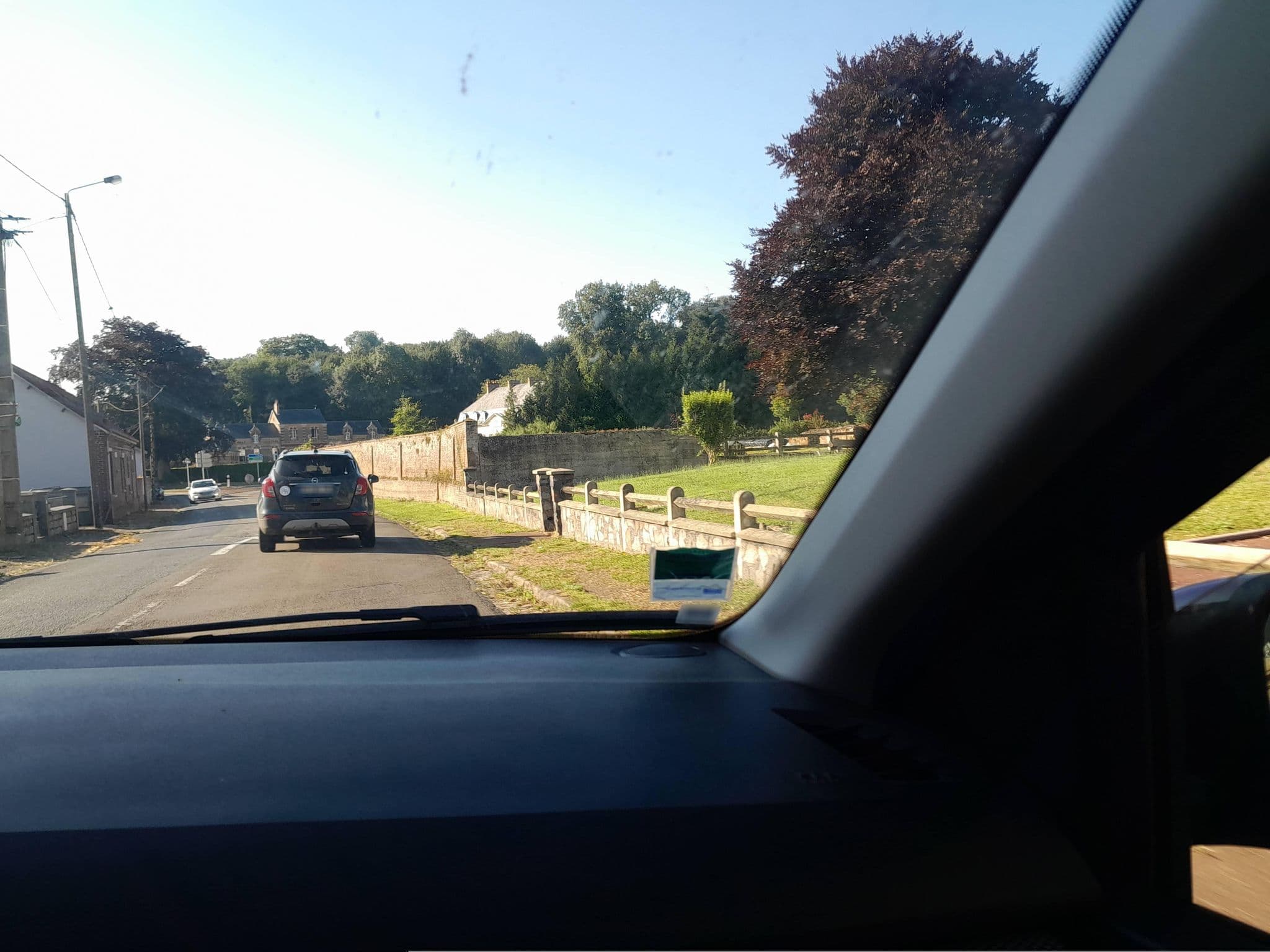 Street view near Le Cambronais, Abbeville — © hautetension08 (CC BY-SA · Mapillary)