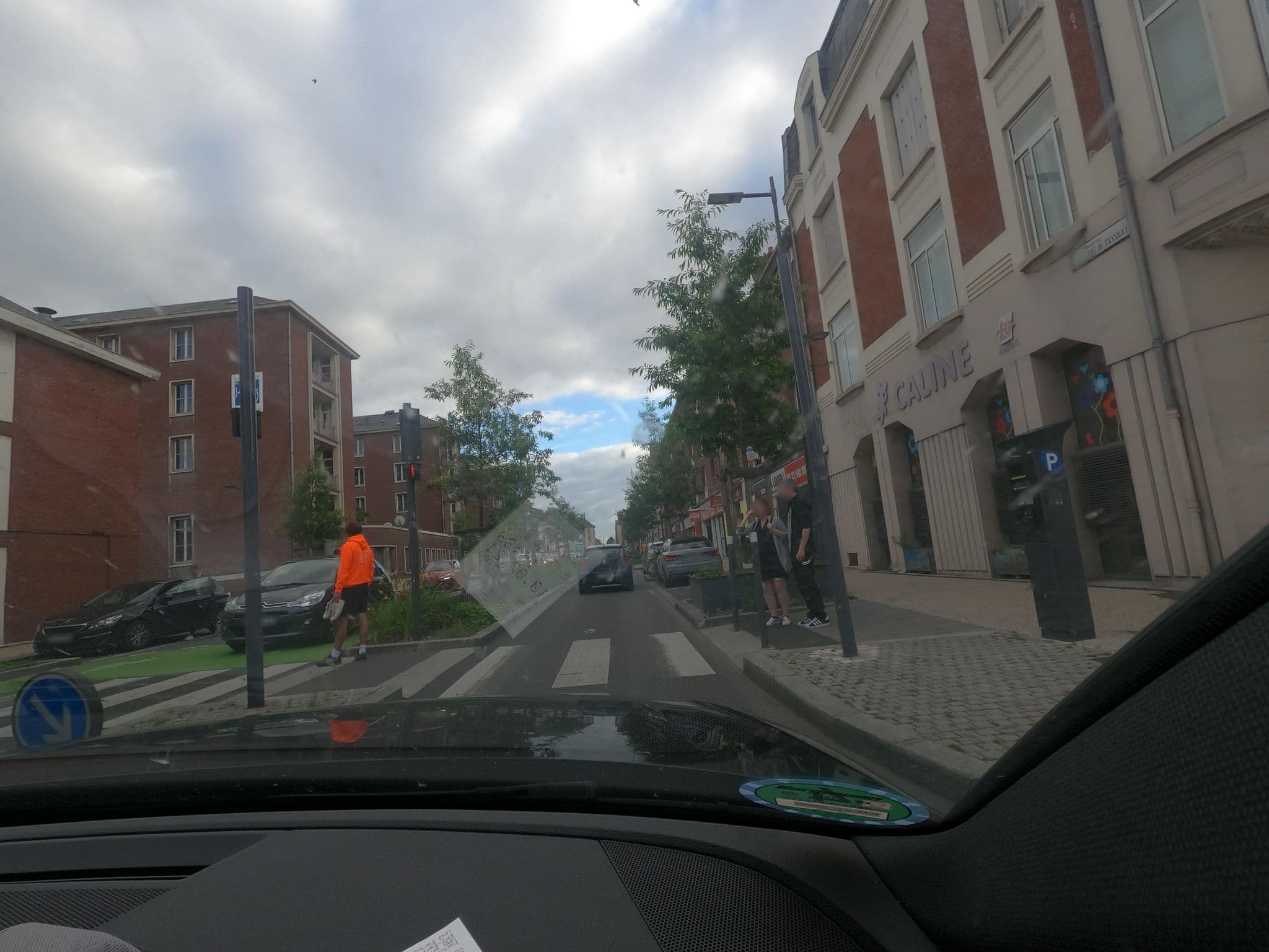 Street view near B&B Hôtel, Amiens — © saschahaberkorn (CC BY-SA · Mapillary)
