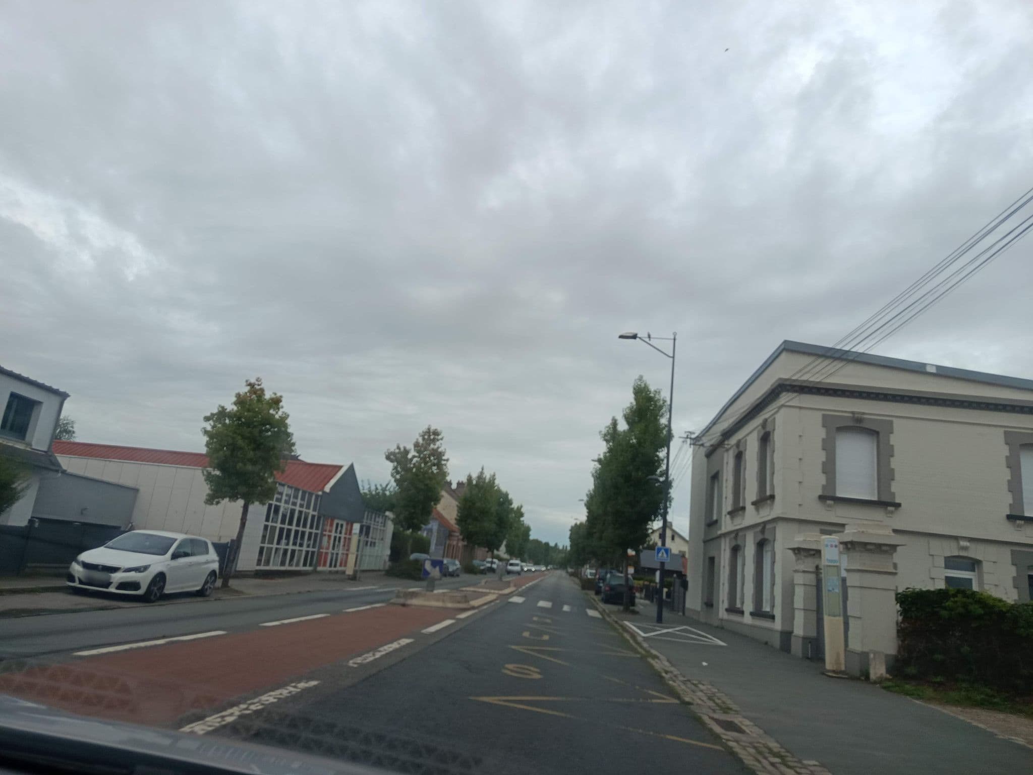 Street view near La Vie est Belle, Abbeville — © kritic (CC BY-SA · Mapillary)