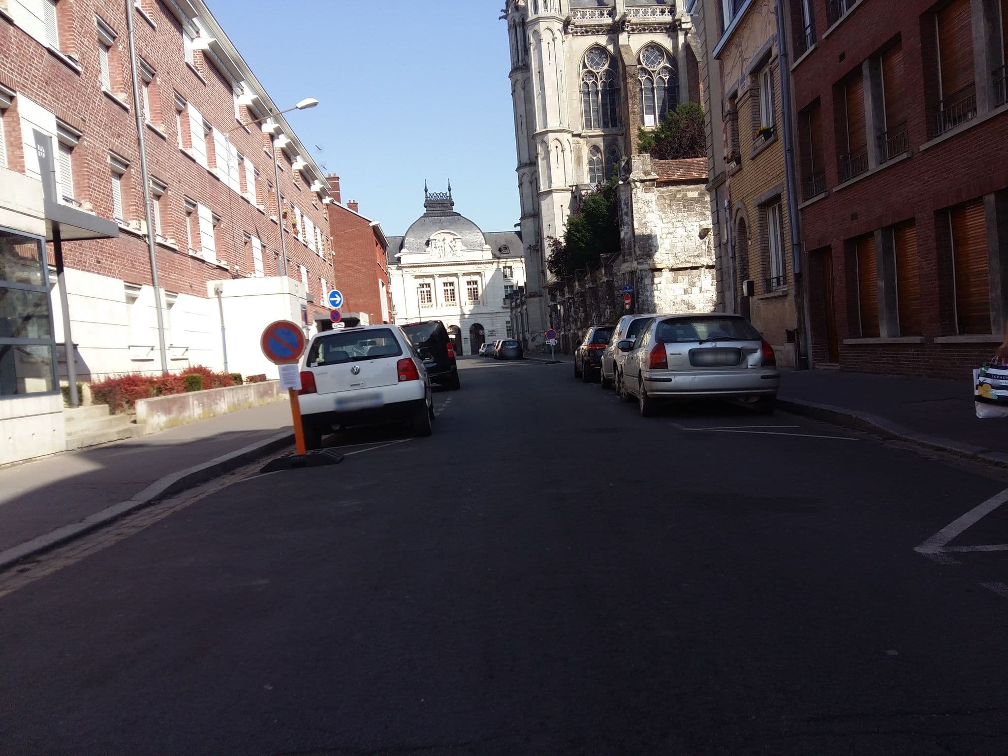 Street view near Résidence le Bristol Amiens Centre, Amiens — © simgis (CC BY-SA · Mapillary)