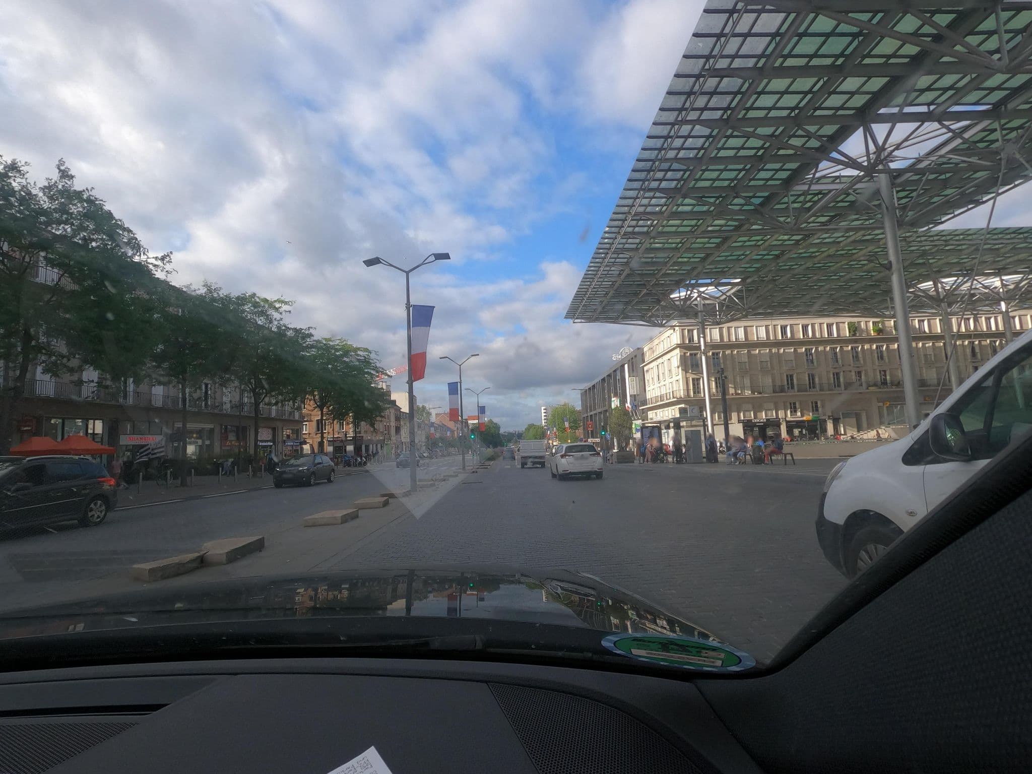 Street view near Le 360° TOUR PERRET Panoramique LUXE 19E étage, Amiens — © saschahaberkorn (CC BY-SA · Mapillary)