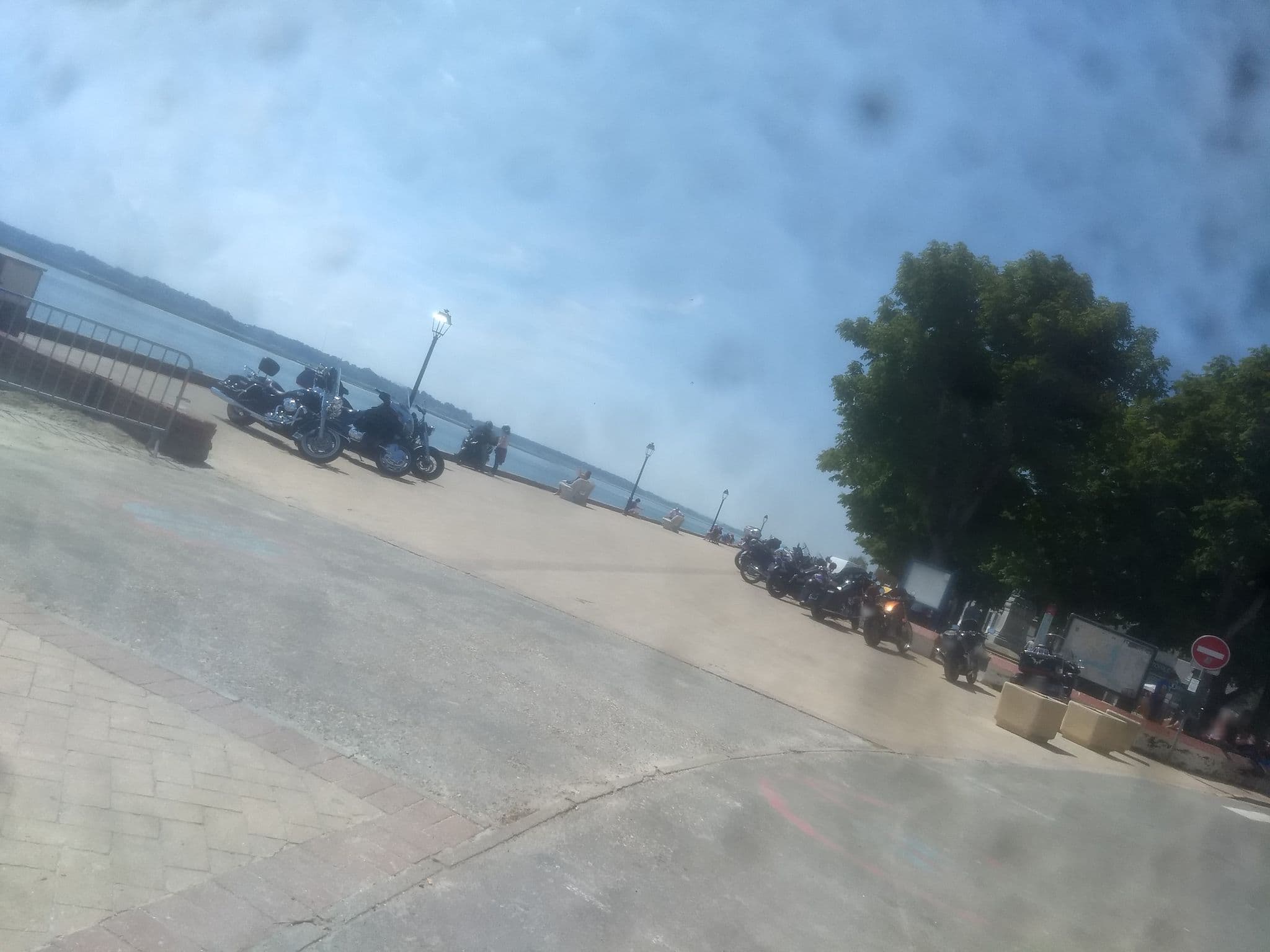 Street view near Larsonnier Roger, Le Crotoy — © kritic (CC BY-SA · Mapillary)
