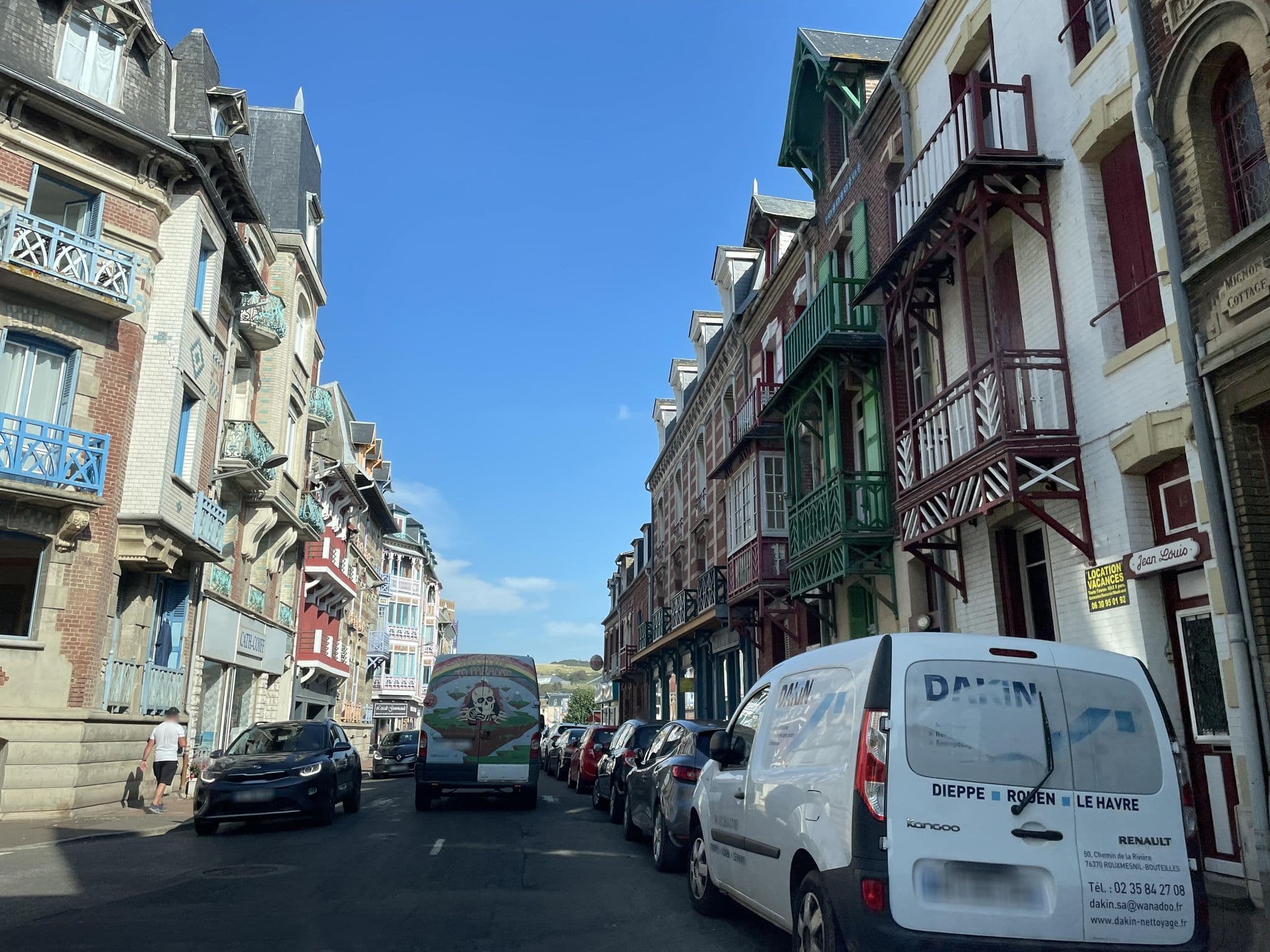 Street view near Villa Helvetia, Mers-les-Bains — © zlitus (CC BY-SA · Mapillary)