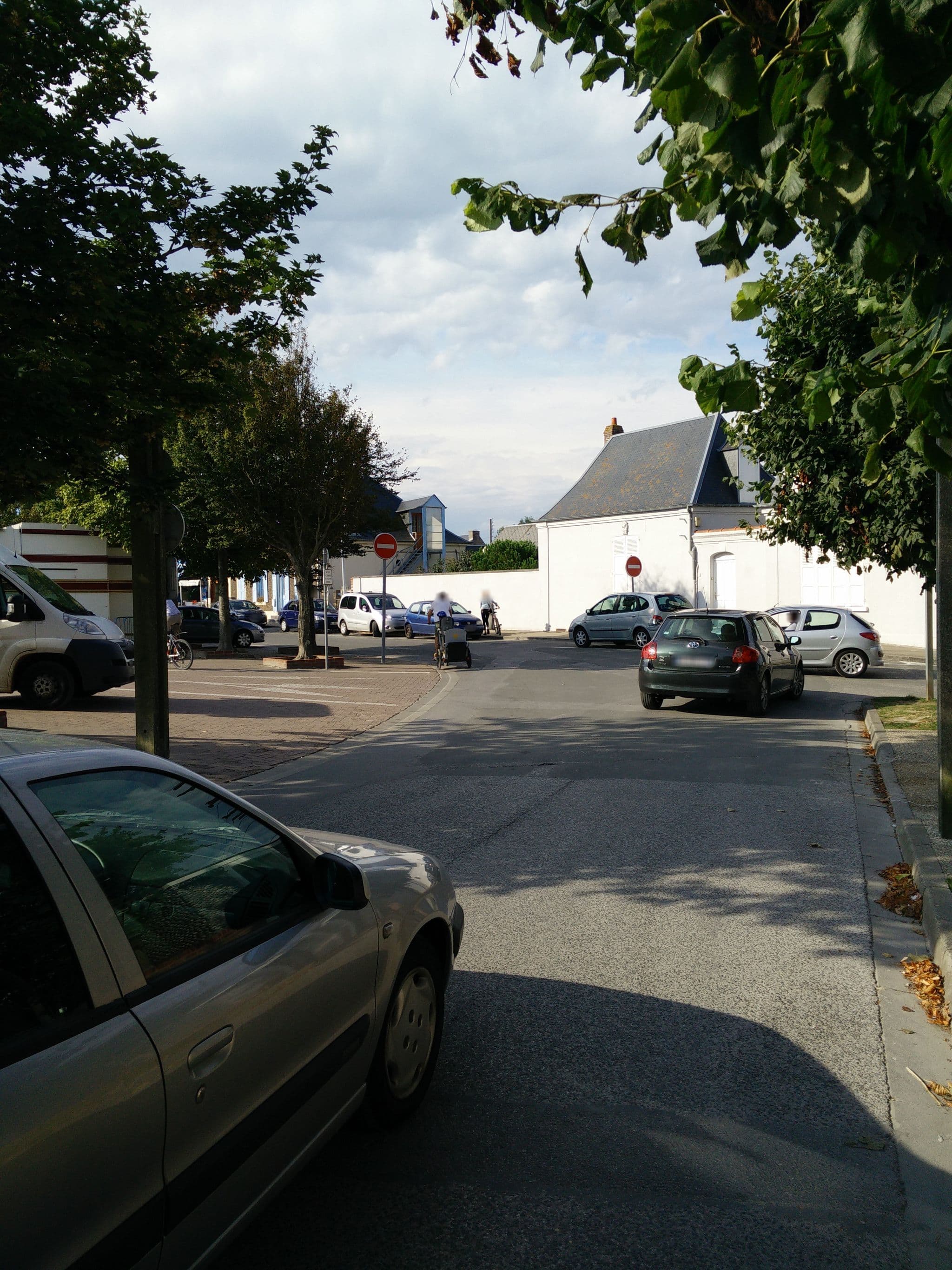 Street view near O Mylle Douceurs, Le Crotoy — © bernardvoyageur (CC BY-SA · Mapillary)