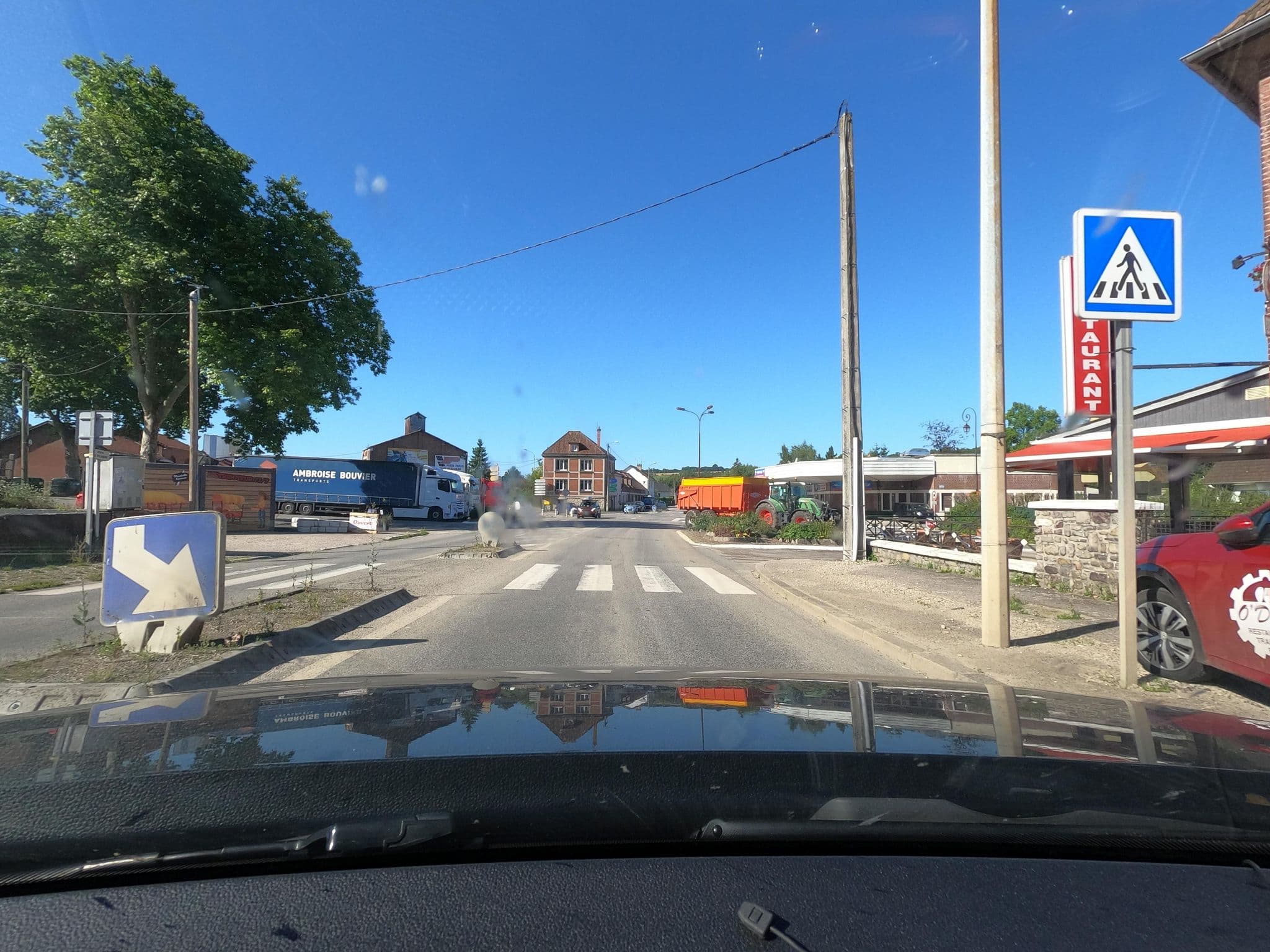 Street view near Tanqueray Gaetan, Aumale — © uwekoch (CC BY-SA · Mapillary)
