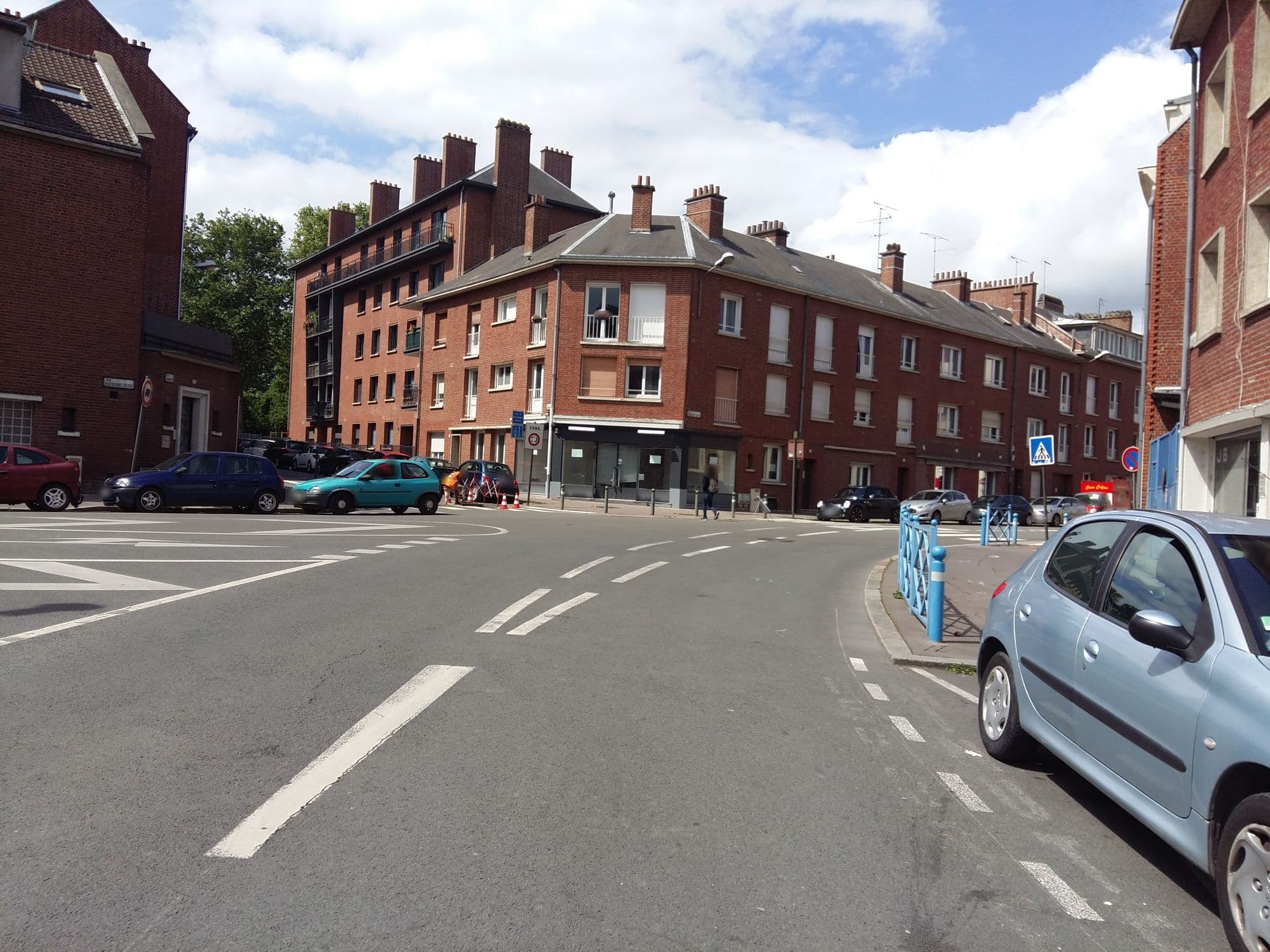 Street view near Résidence étudiante Nemea Amiens Coliseum, Amiens — © simgis (CC BY-SA · Mapillary)