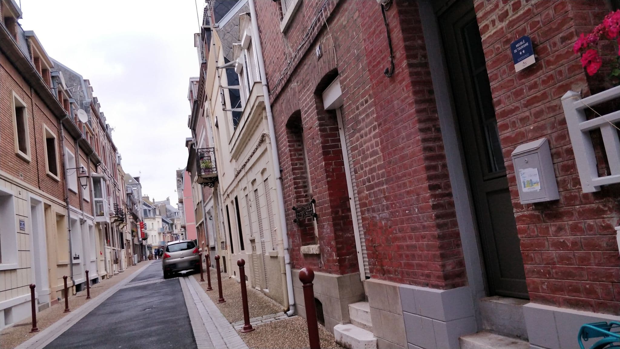 Street view near Villa Coquelicot Industriel, Le Tréport — © tykayn (CC BY-SA · Mapillary)