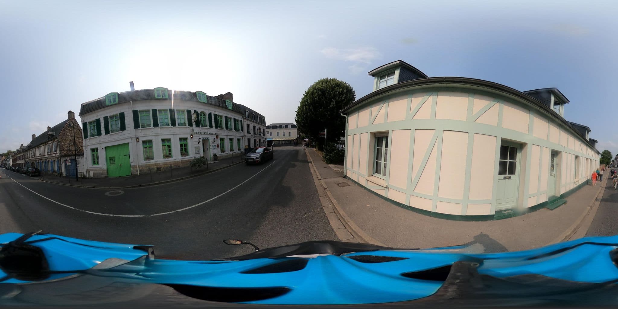 Street view near Le Picardia, Saint-Valery-sur-Somme — © padididejurbise (CC BY-SA · Mapillary)