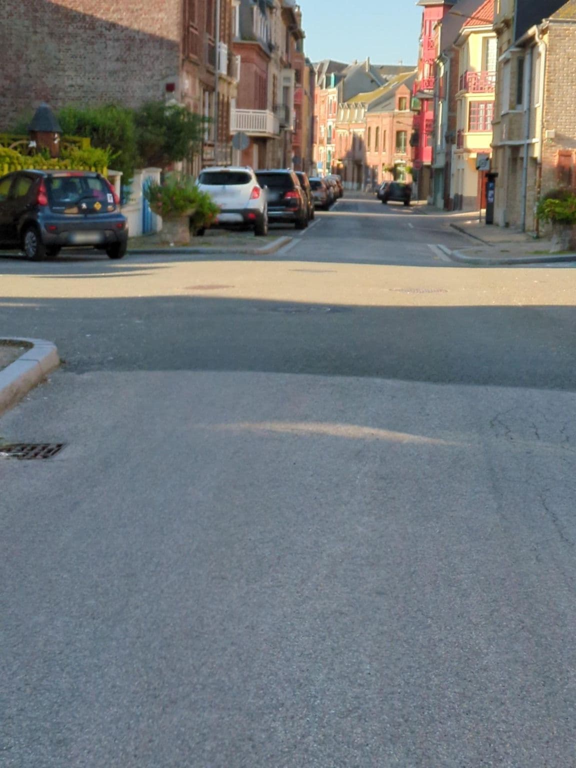 Street view near Logis Hôtel le Bellevue, Mers-les-Bains — © didier2020 (CC BY-SA · Mapillary)