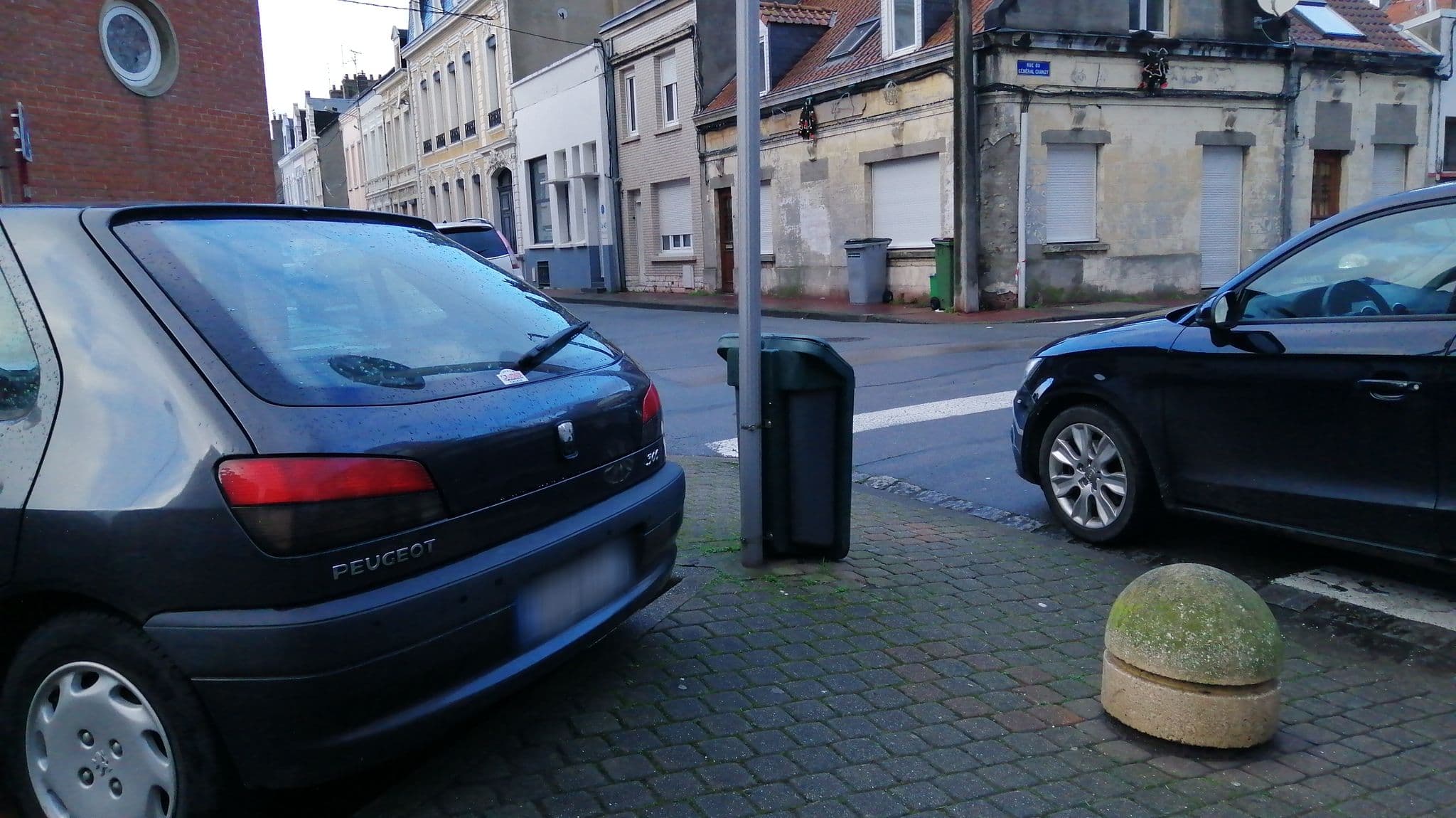Street view near Greg&Tom Hostel, Calais — © kritic (CC BY-SA · Mapillary)