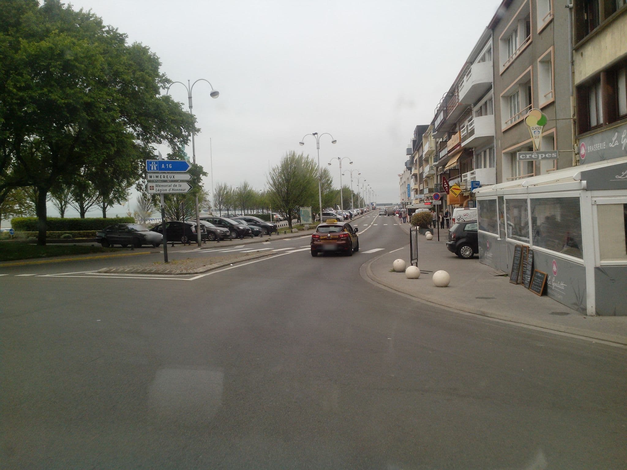Street view near Le Bain de mer, Boulogne-sur-Mer — © hamlet (CC BY-SA · Mapillary)