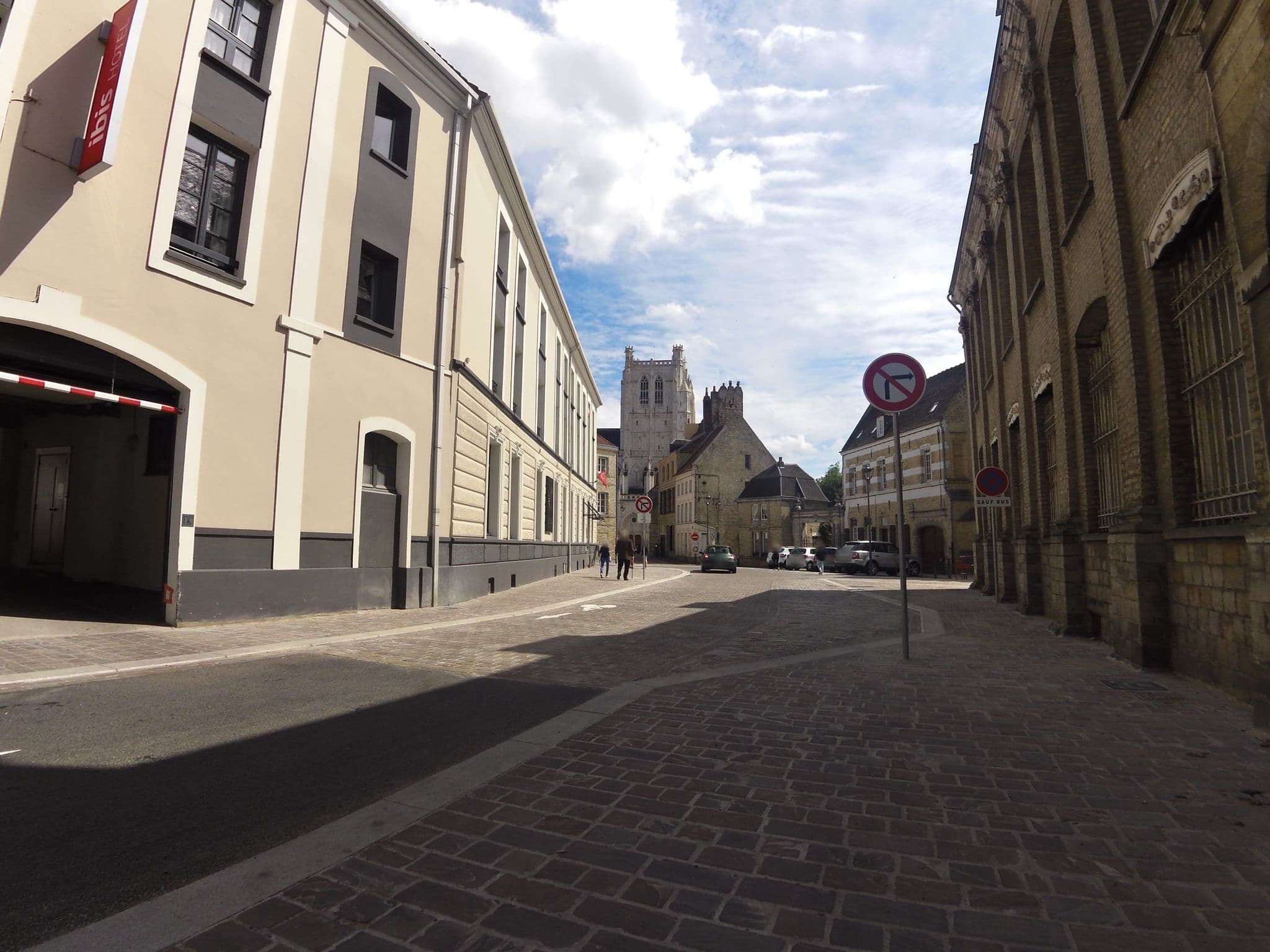 Street view near Ibis St Omer, Saint-Omer — © zors1843 (CC BY-SA · Mapillary)