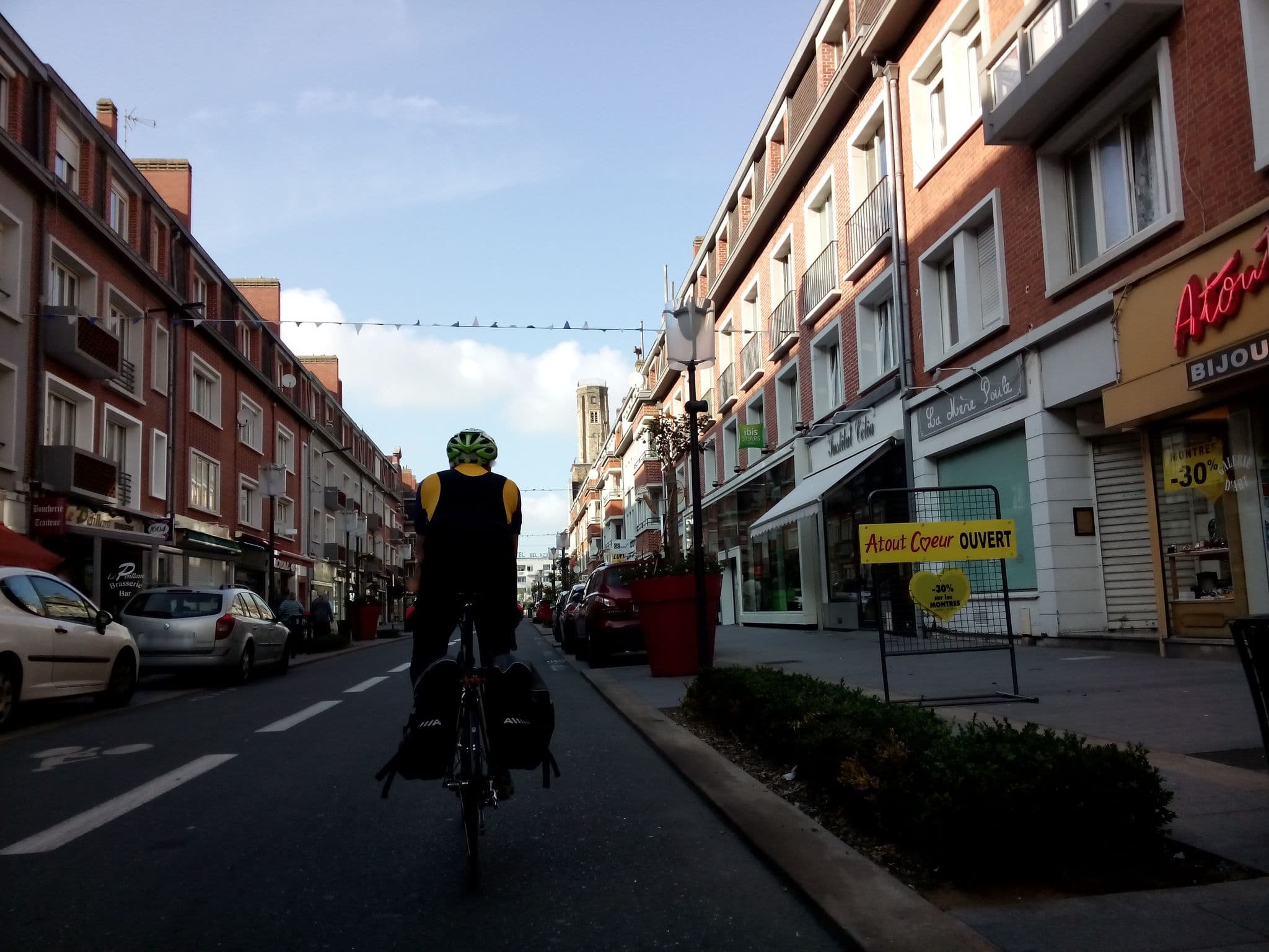 Street view near Hotel Mercure Calais Centre, Calais — © smsm1 (CC BY-SA · Mapillary)