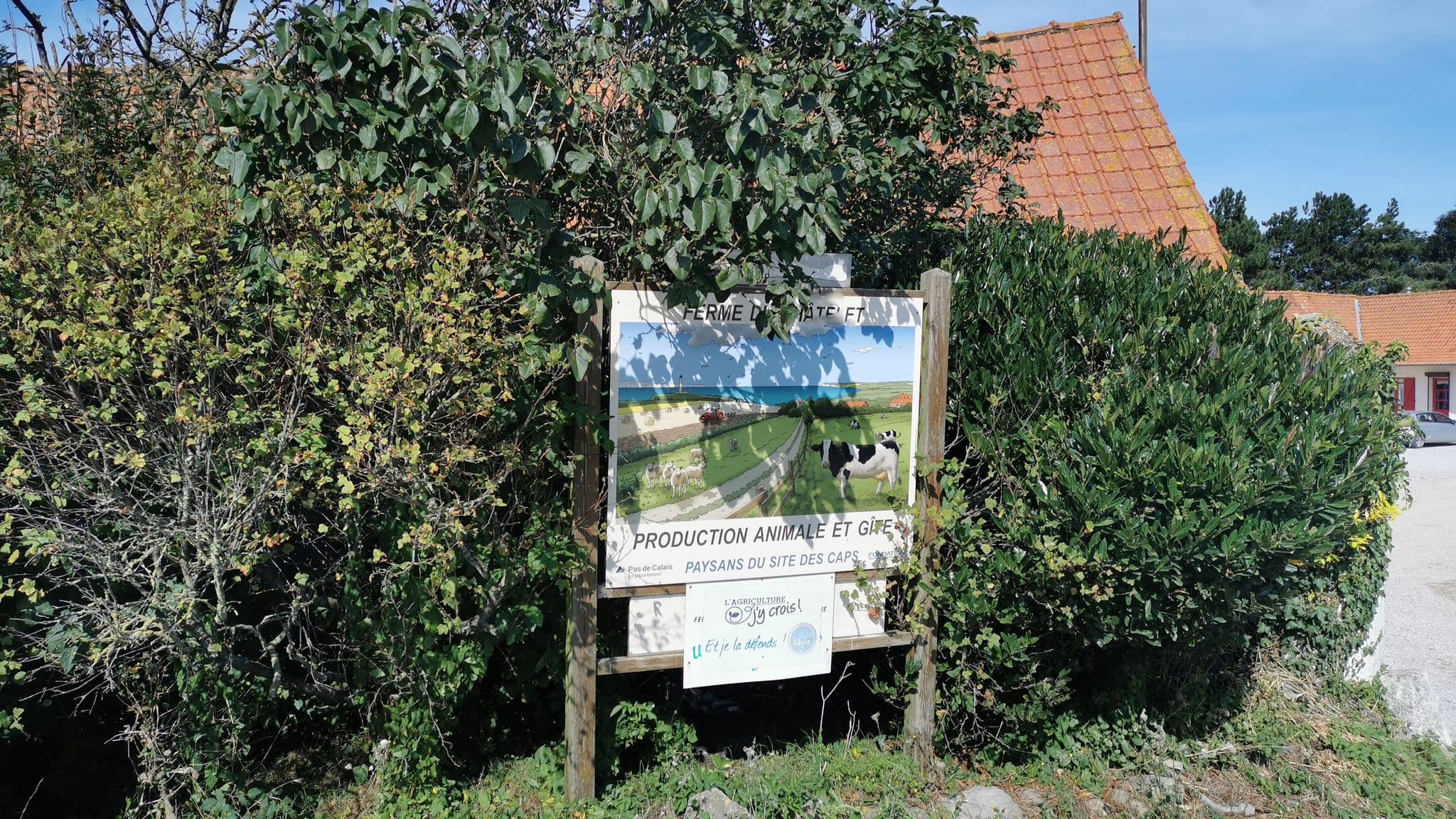 Street view near Gite du Châtelet, Wissant — © bernardvoyageur (CC BY-SA · Mapillary)