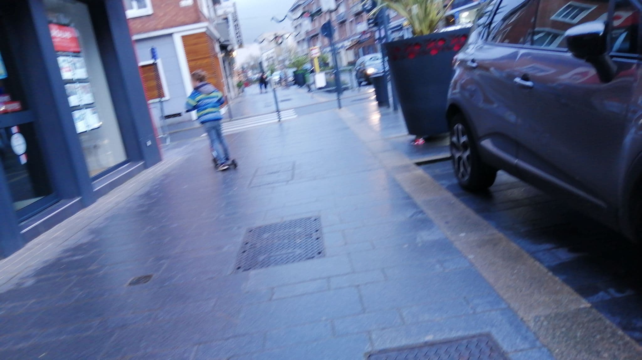 Street view near 2 l l, Calais — © kritic (CC BY-SA · Mapillary)