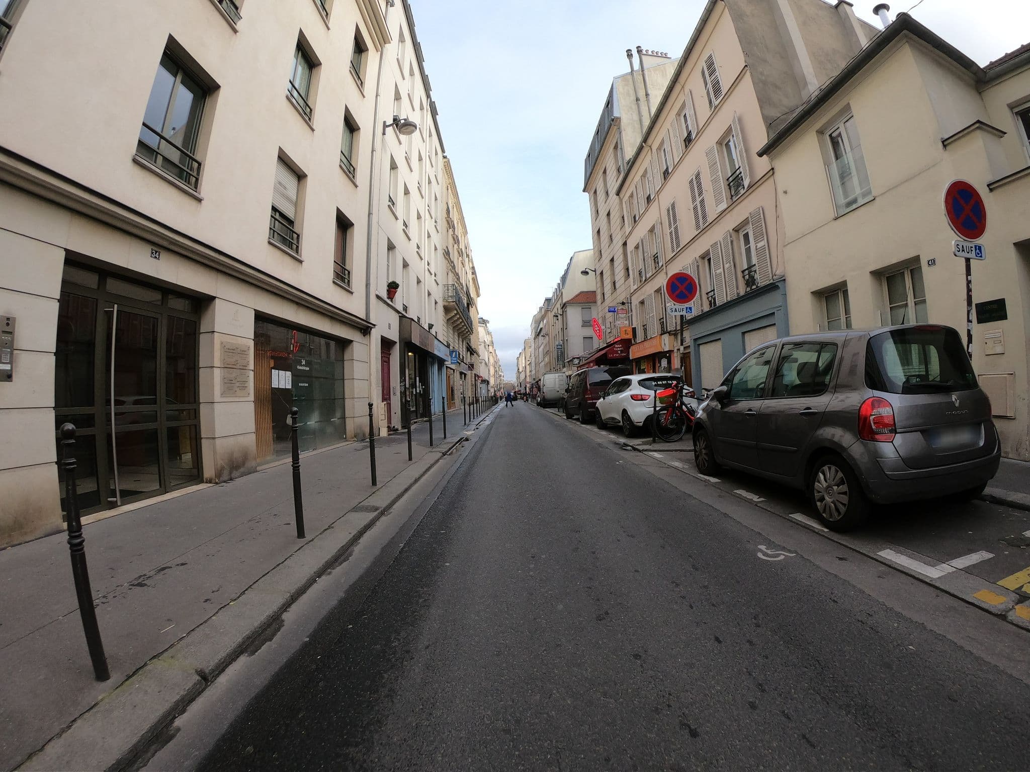 Street view near Hôtel de Bretagne S.A., Paris 14 Observatoire — © ywwwes (CC BY-SA · Mapillary)