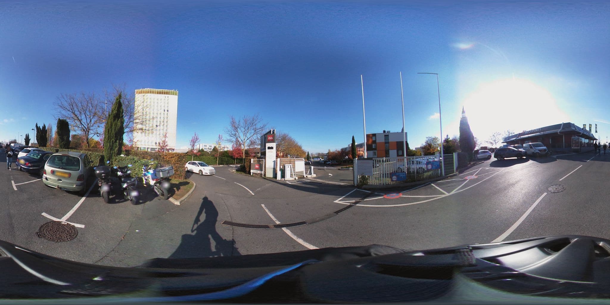Street view near Hôtel Restaurant Ibis Paris Rungis, Chevilly-Larue — © simon_geovelo (CC BY-SA · Mapillary)