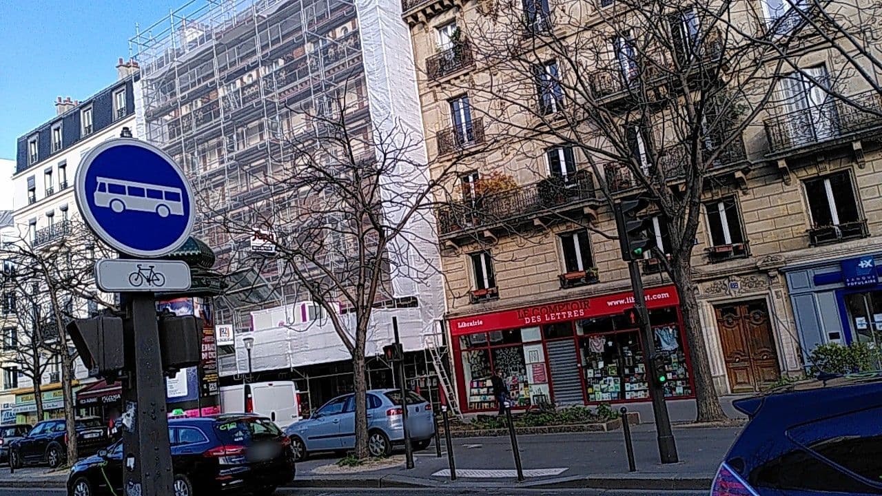 Street view near Grand Hôtel Jeanne d'Arc, Salpêtrière — © britze (CC BY-SA · Mapillary)