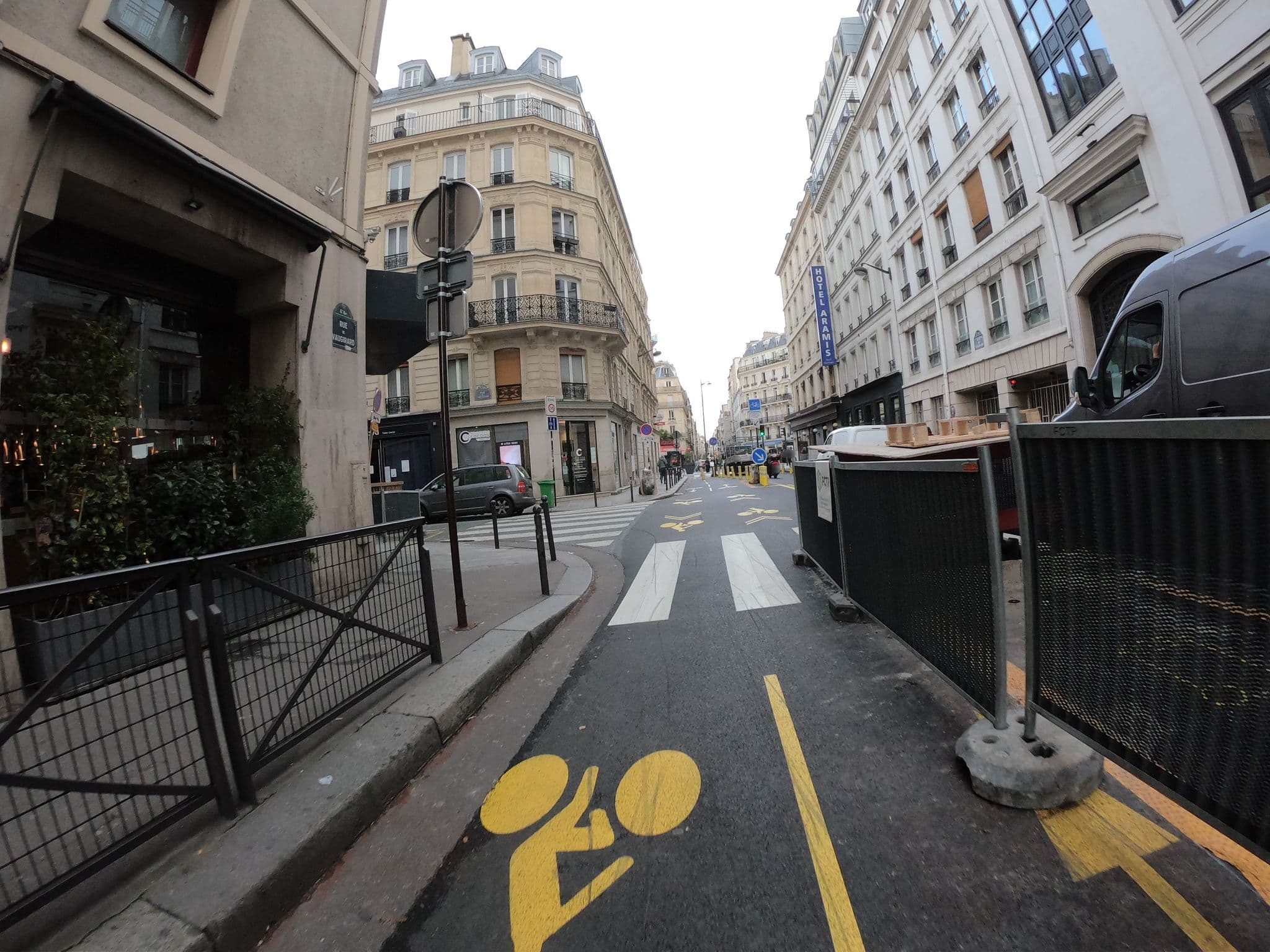 Street view near Hotel Le Saint Gregoire, Paris 06 Luxembourg — © ywwwes (CC BY-SA · Mapillary)