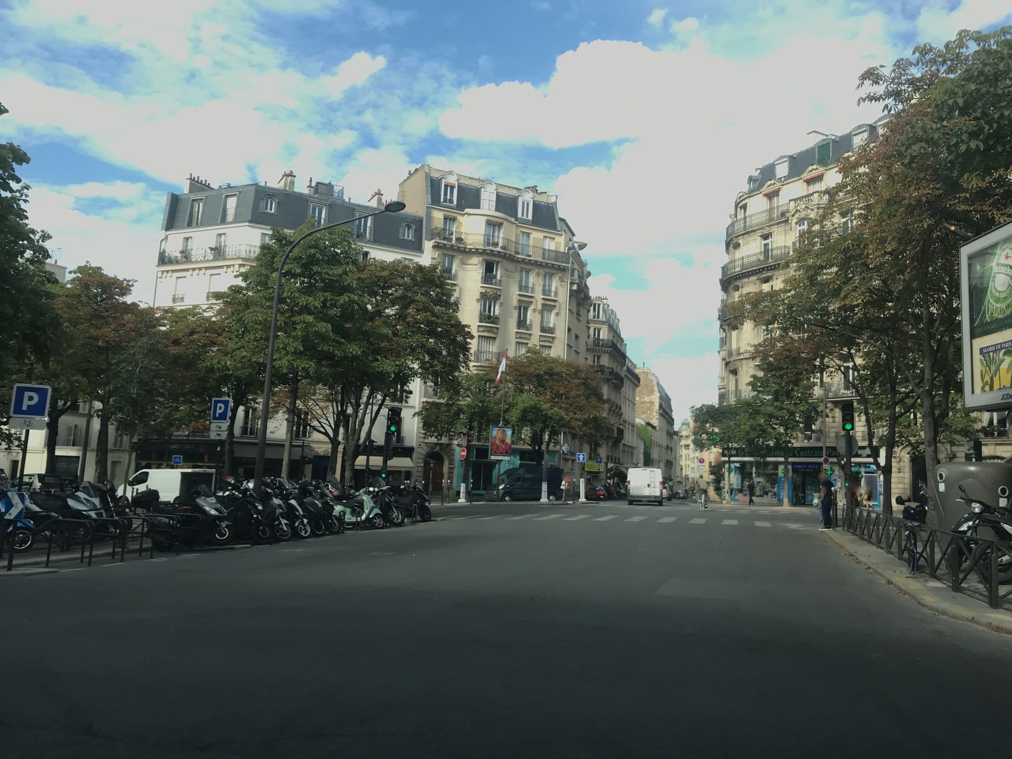 Street view near Hotel Korner Montparnasse, Paris 15 Vaugirard — © unmap (CC BY-SA · Mapillary)