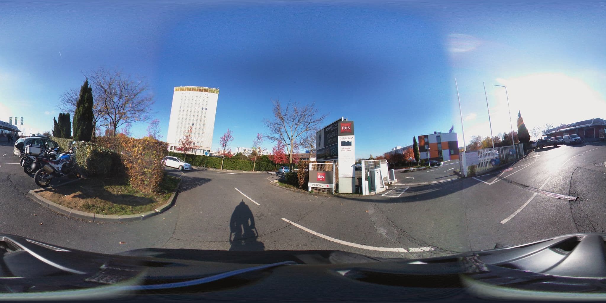 Street view near Kyriad, Chevilly-Larue — © simon_geovelo (CC BY-SA · Mapillary)