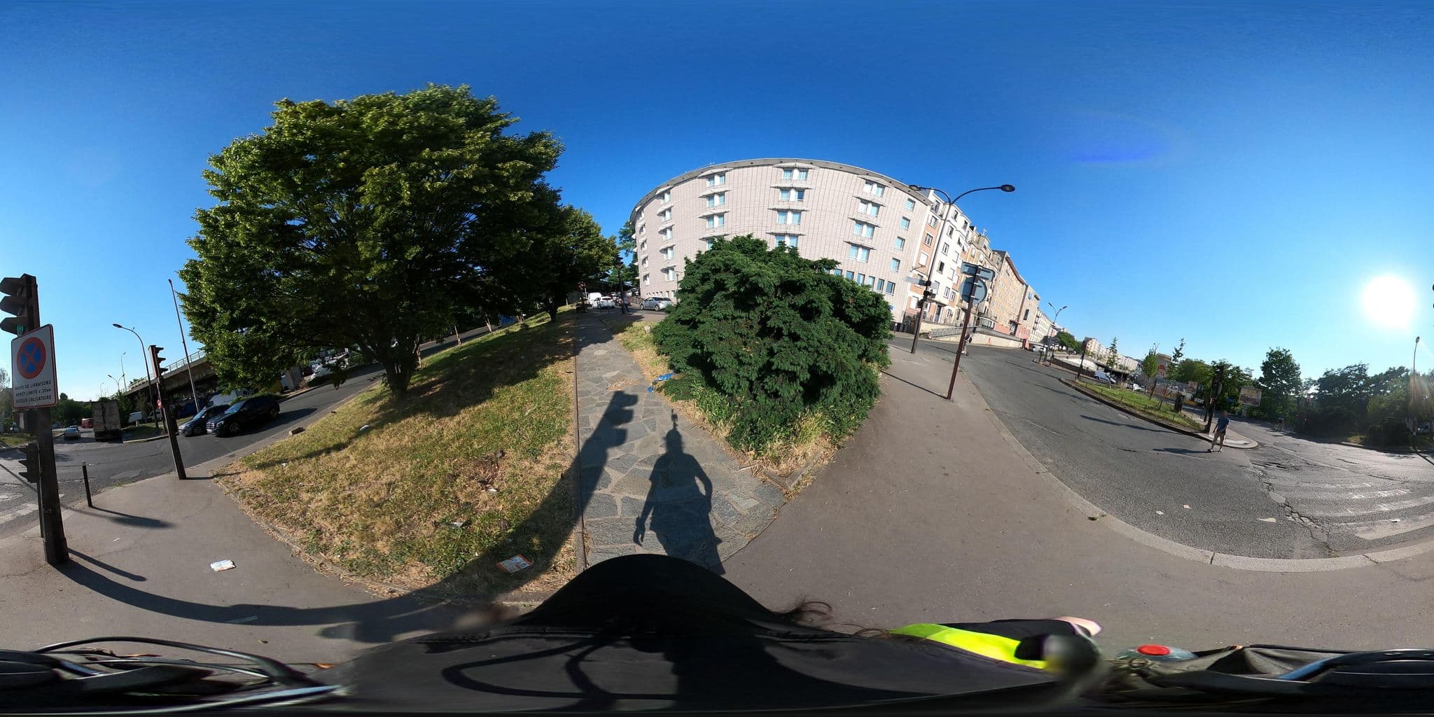 Street view near Pavillon Italie, Le Kremlin-Bicêtre — © noemiereichardt (CC BY-SA · Mapillary)