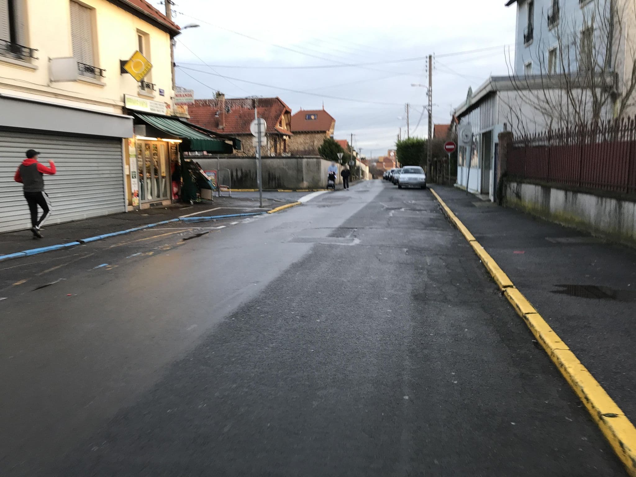 Street view near Chez Tonton, Savigny-sur-Orge — © josmougn (CC BY-SA · Mapillary)