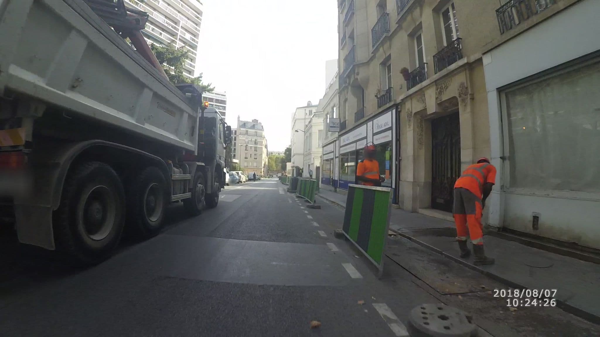 Street view near Room 410, Paris 14 Observatoire — © phyks (CC BY-SA · Mapillary)