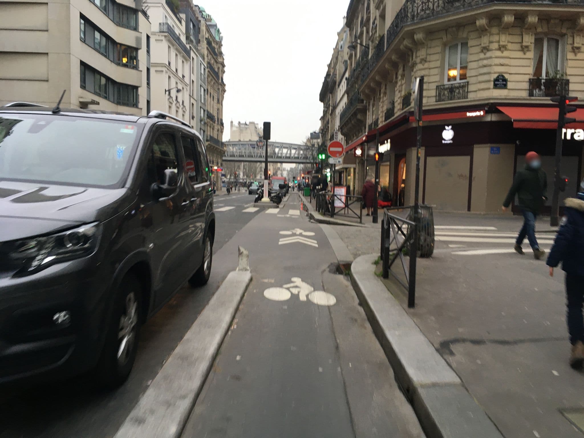 Street view near L'eolienne, Paris 15 Vaugirard — © romainlbr (CC BY-SA · Mapillary)