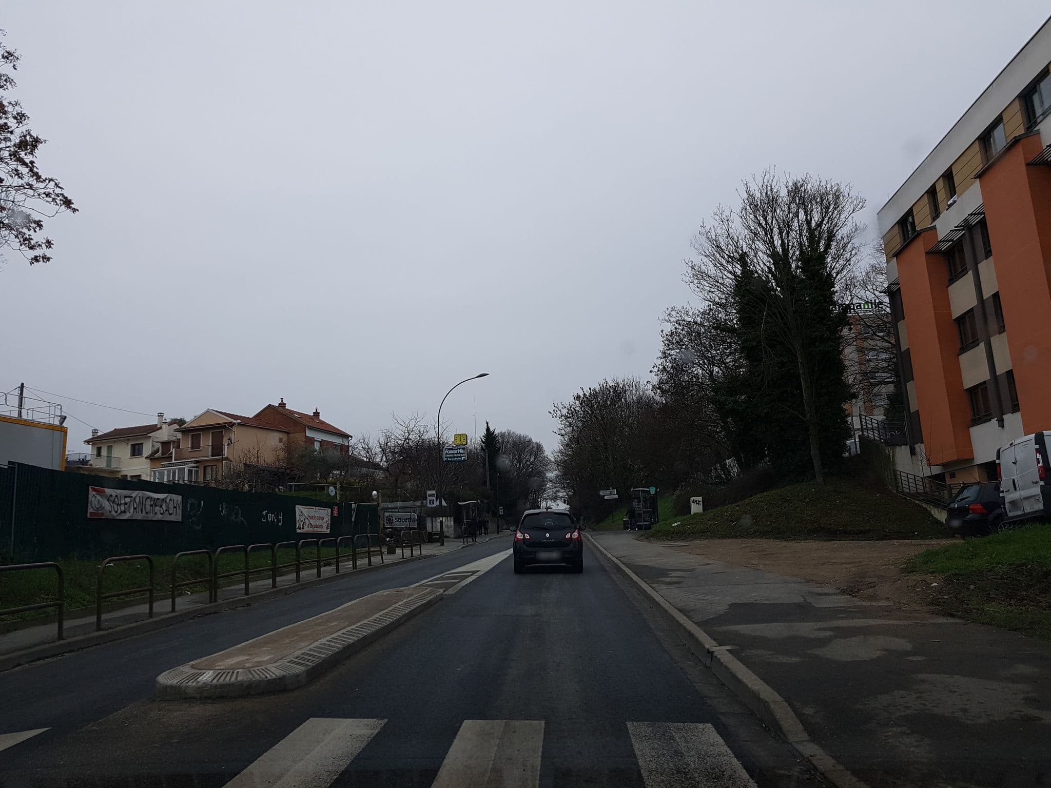 Street view near Villa Bellagio, Cachan — © fgouget (CC BY-SA · Mapillary)