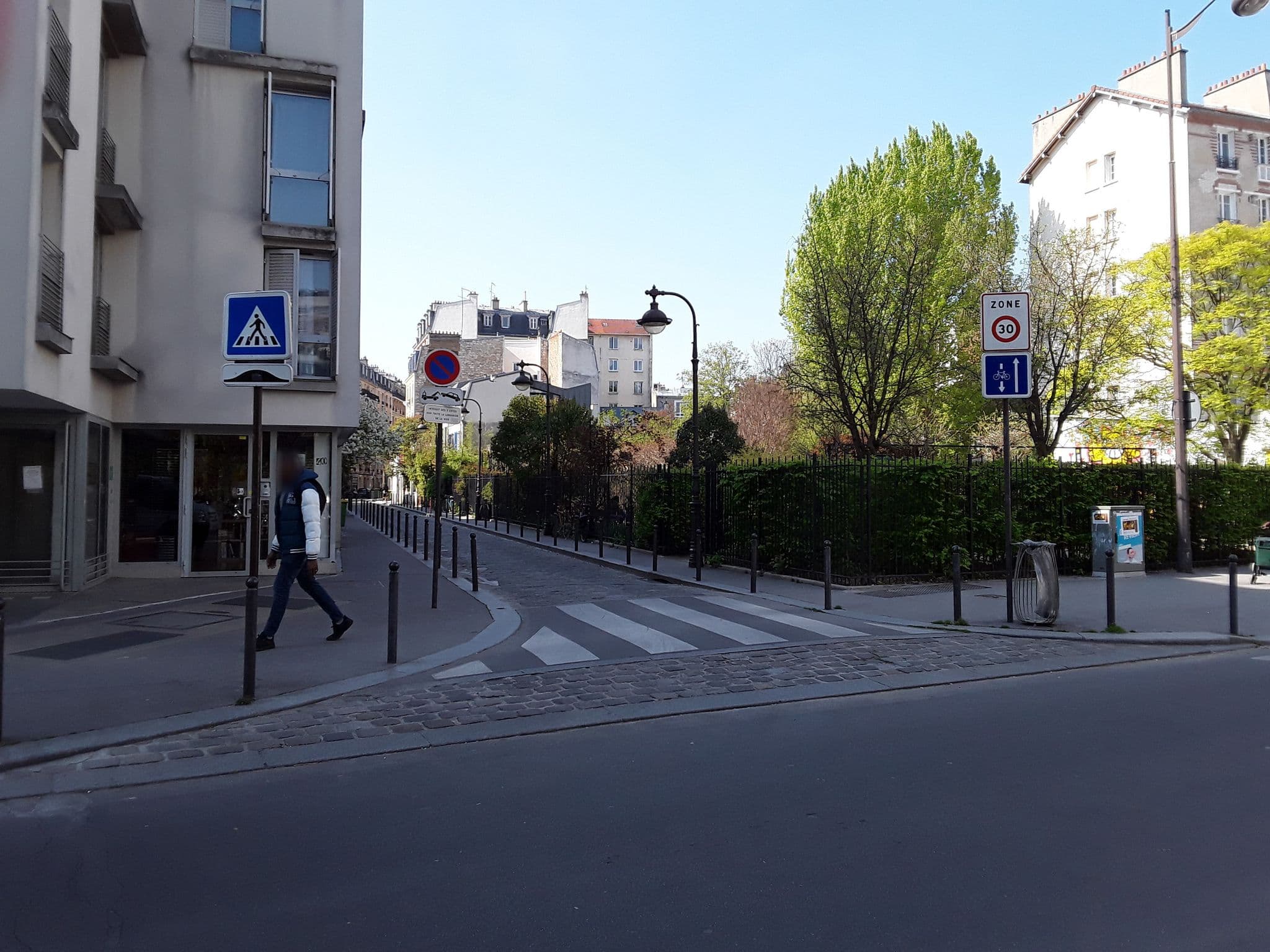 Street view near Centre Logement Jeunes Travailleurs Etudiants Stagiaires, Paris 14 Observatoire — © patman (CC BY-SA · Mapillary)