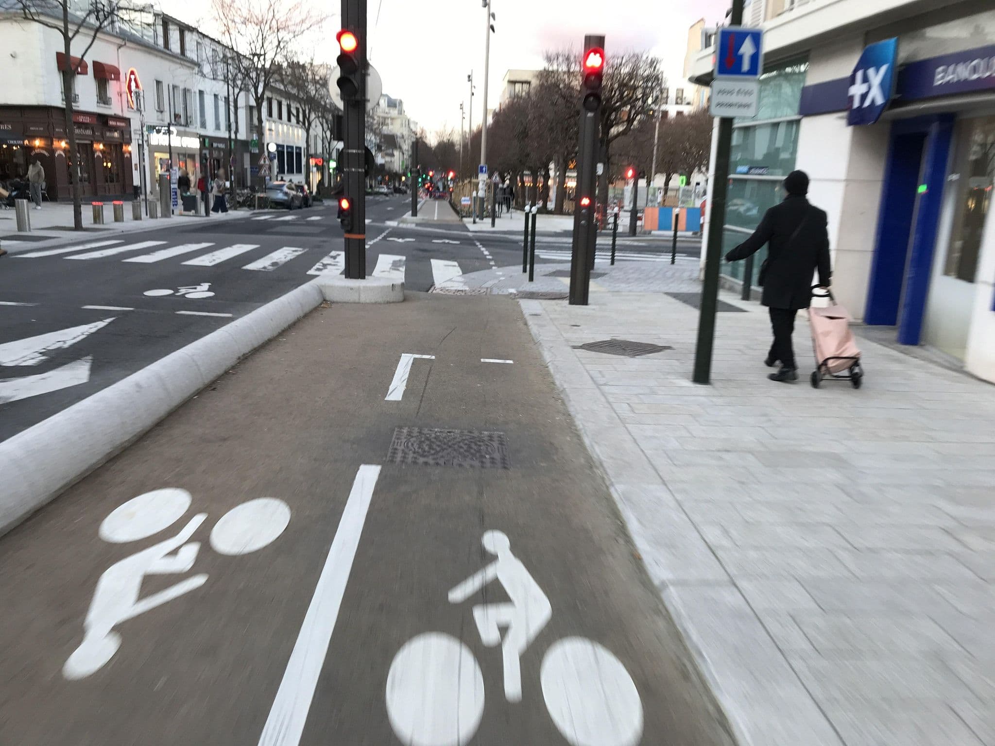 Street view near TUI STORE, Bourg-la-Reine — © josmougn (CC BY-SA · Mapillary)