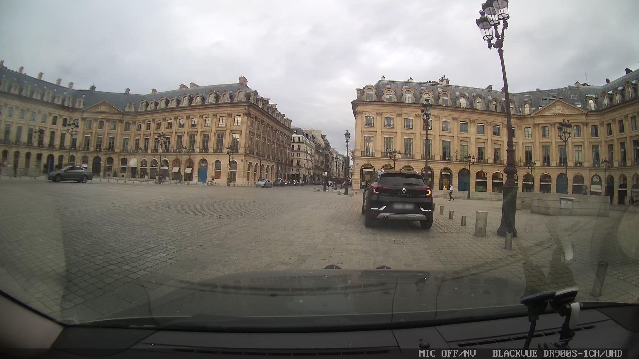 Street view near Piscine Ritz, Paris 09 Opéra — © grobin (CC BY-SA · Mapillary)