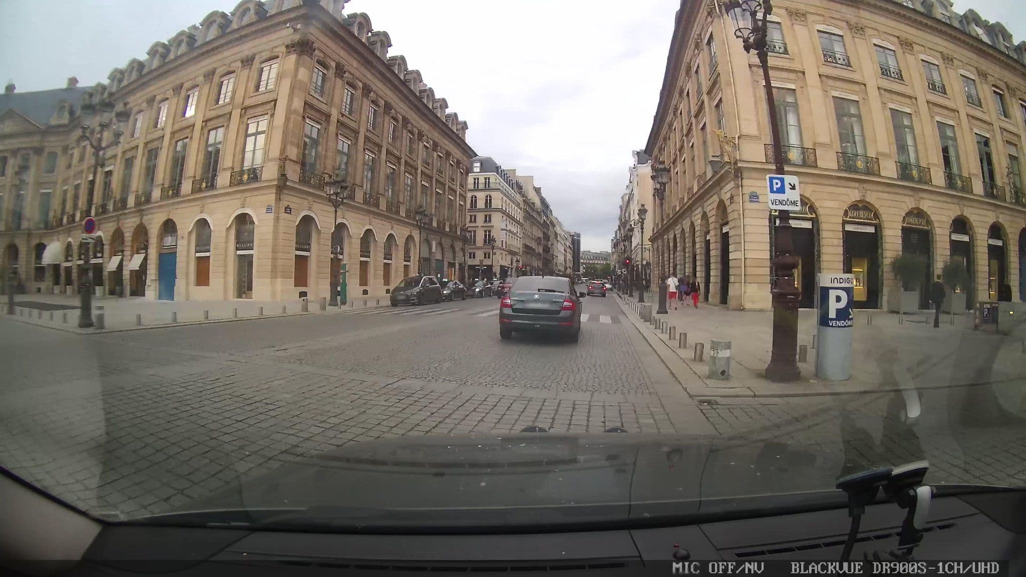 Street view near Boucheron, Le 26, Paris 09 Opéra — © grobin (CC BY-SA · Mapillary)