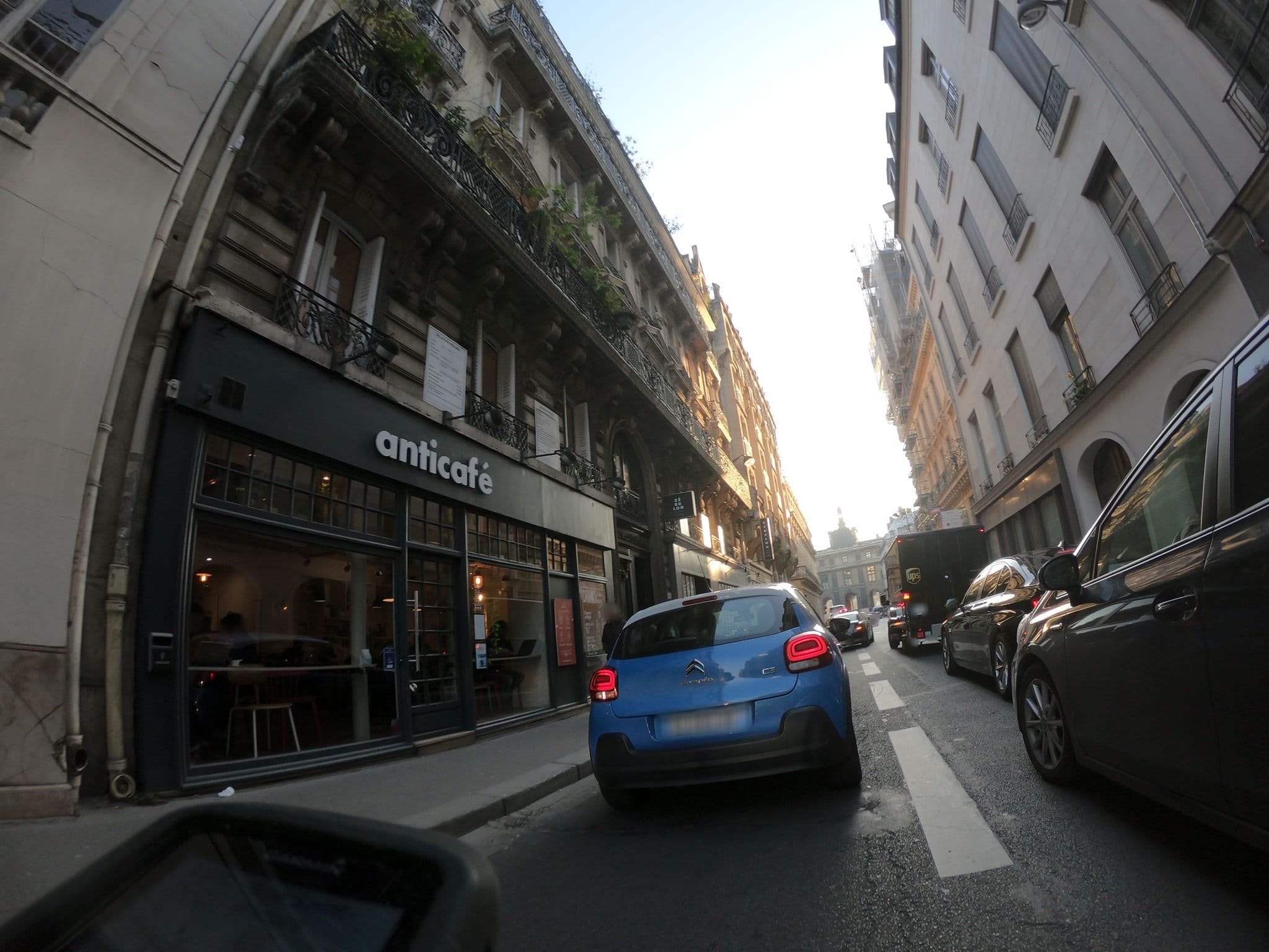 Street view near Drawing Hotel, Paris 02 Bourse — © htonchia (CC BY-SA · Mapillary)