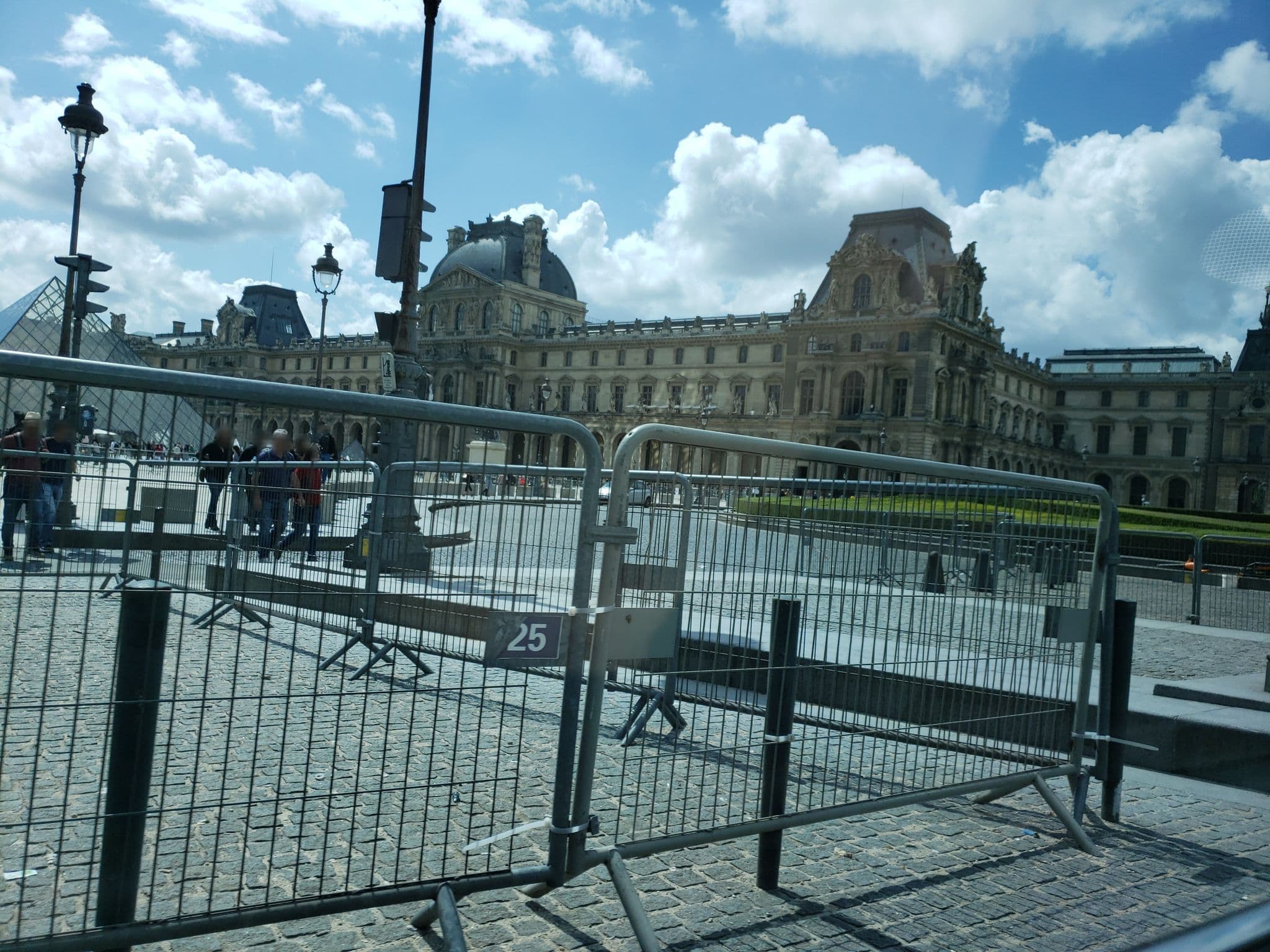 Street view near hotel st james - pt dej IAB, Paris 01 Louvre — © mapfool (CC BY-SA · Mapillary)