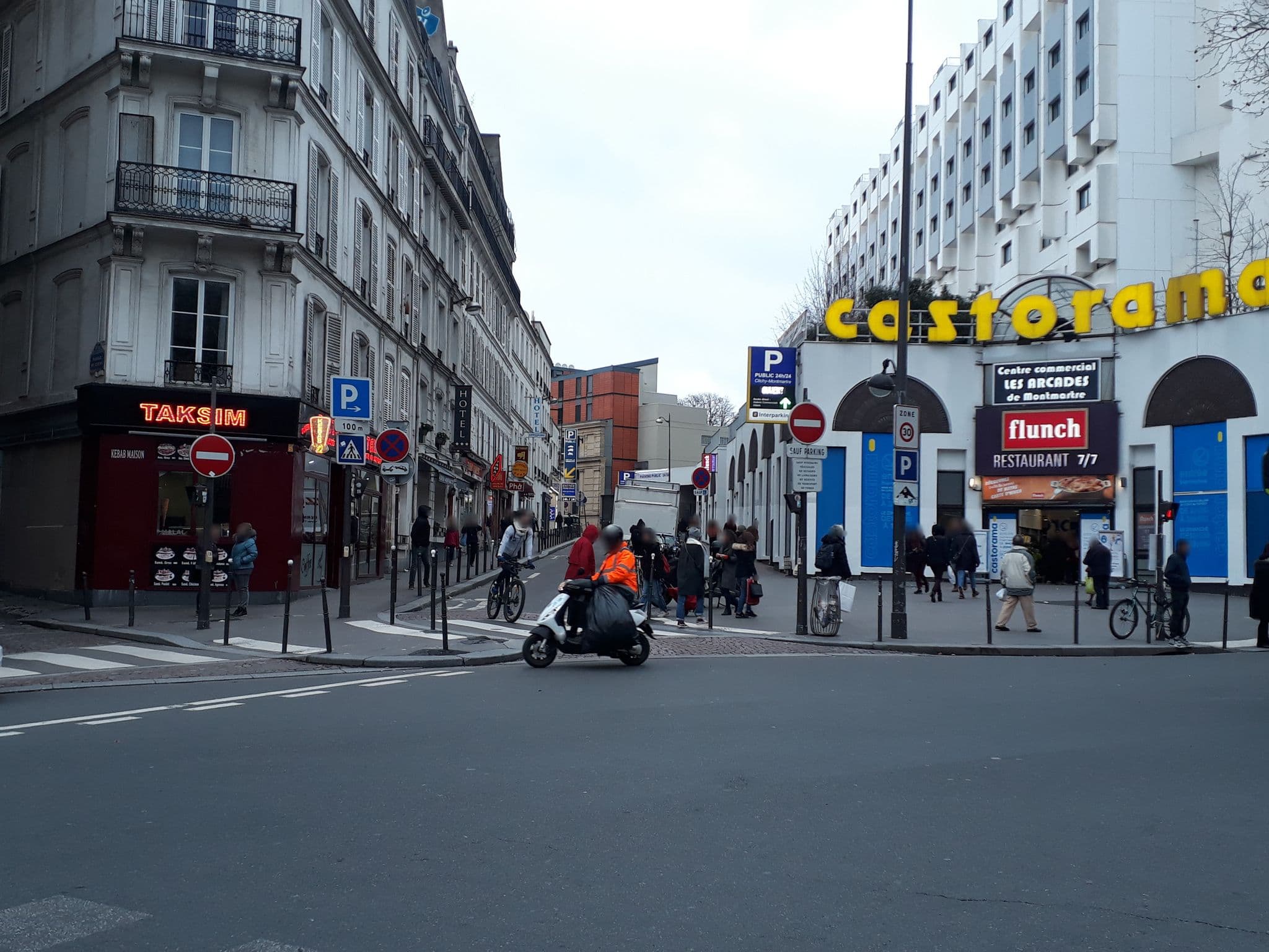 Street view near The Modern Hotel, Paris 17 Batignolles-Monceau — © laurentlouf (CC BY-SA · Mapillary)