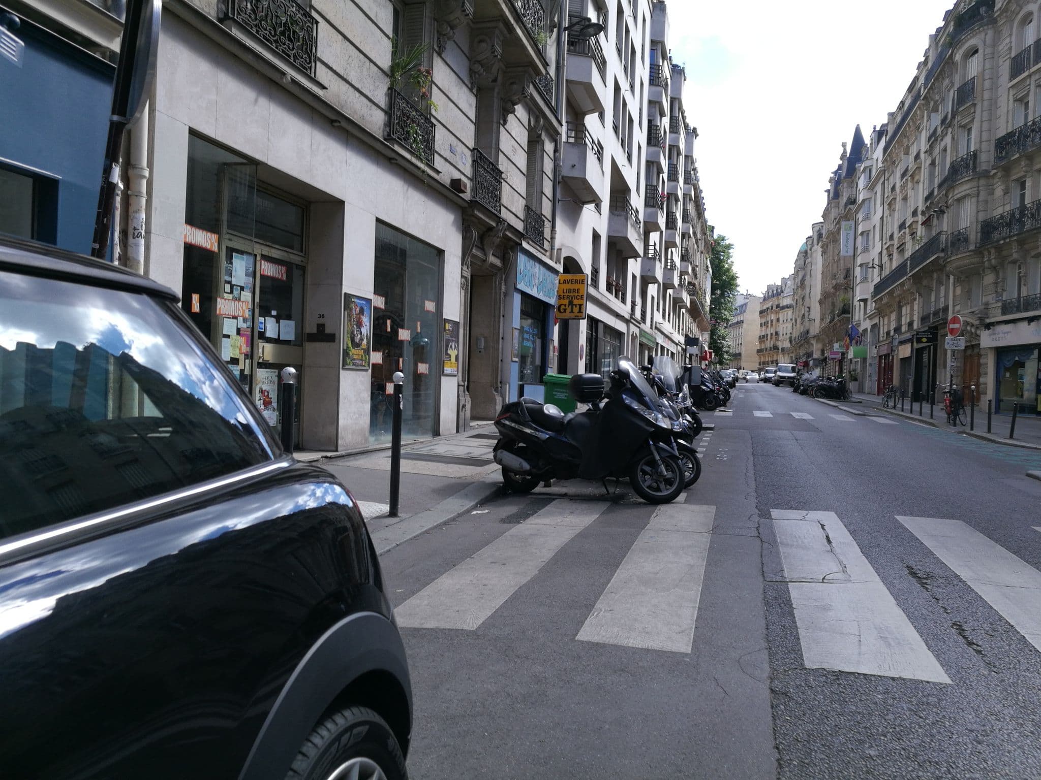 Street view near Selectour - Idées Voyages, Paris 18 Buttes-Montmartre — © lga (CC BY-SA · Mapillary)