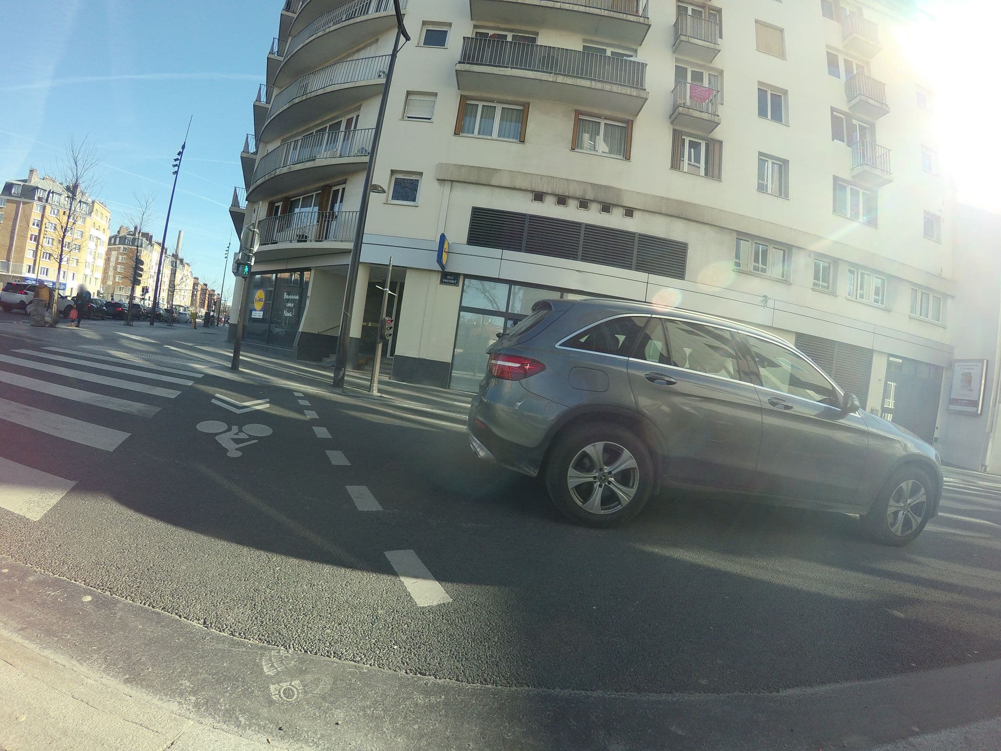 Street view near Waytostay, Clichy — © laurentlouf (CC BY-SA · Mapillary)