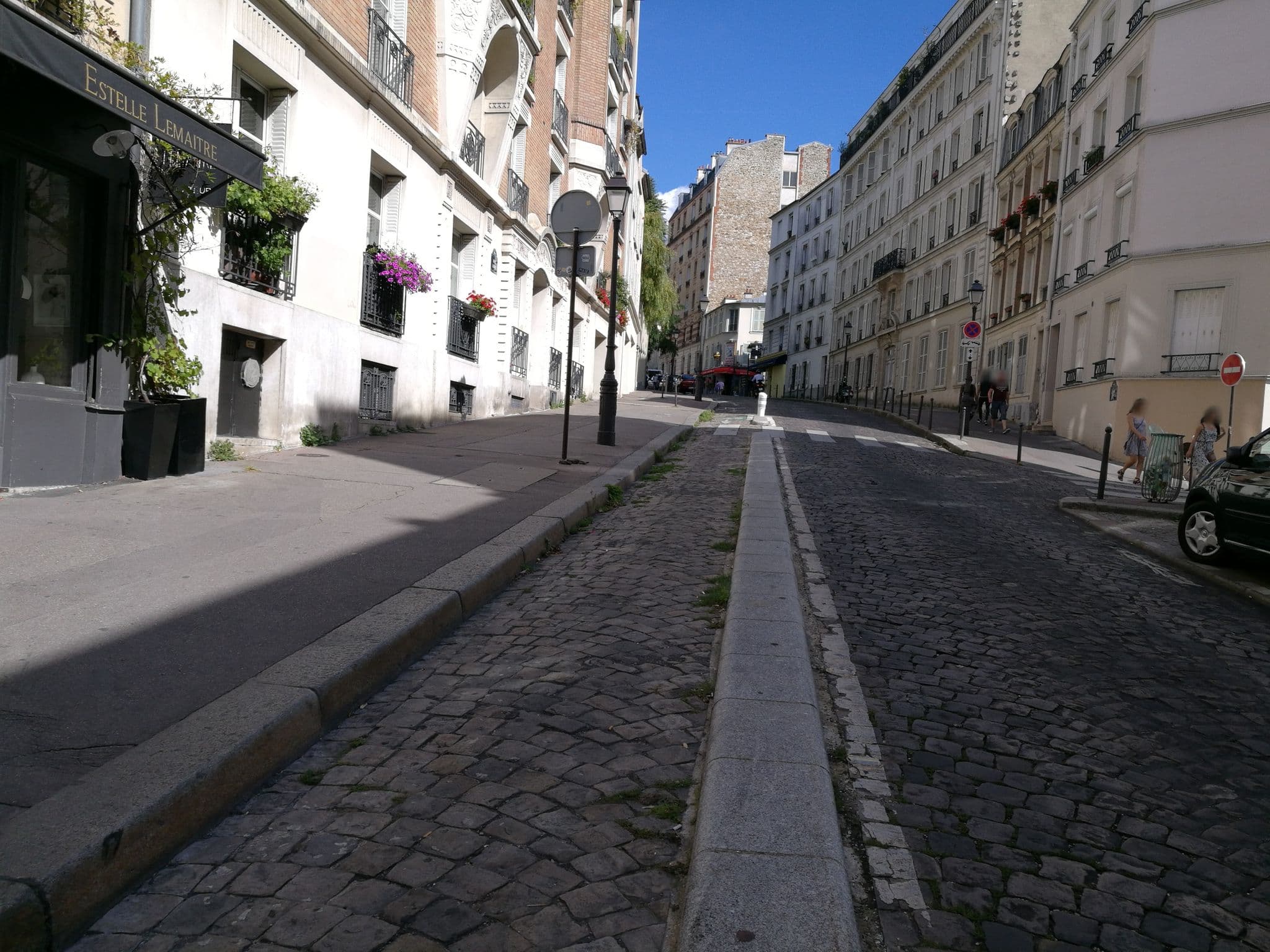Street view near Cap 2a, Paris 18 Buttes-Montmartre — © lga (CC BY-SA · Mapillary)