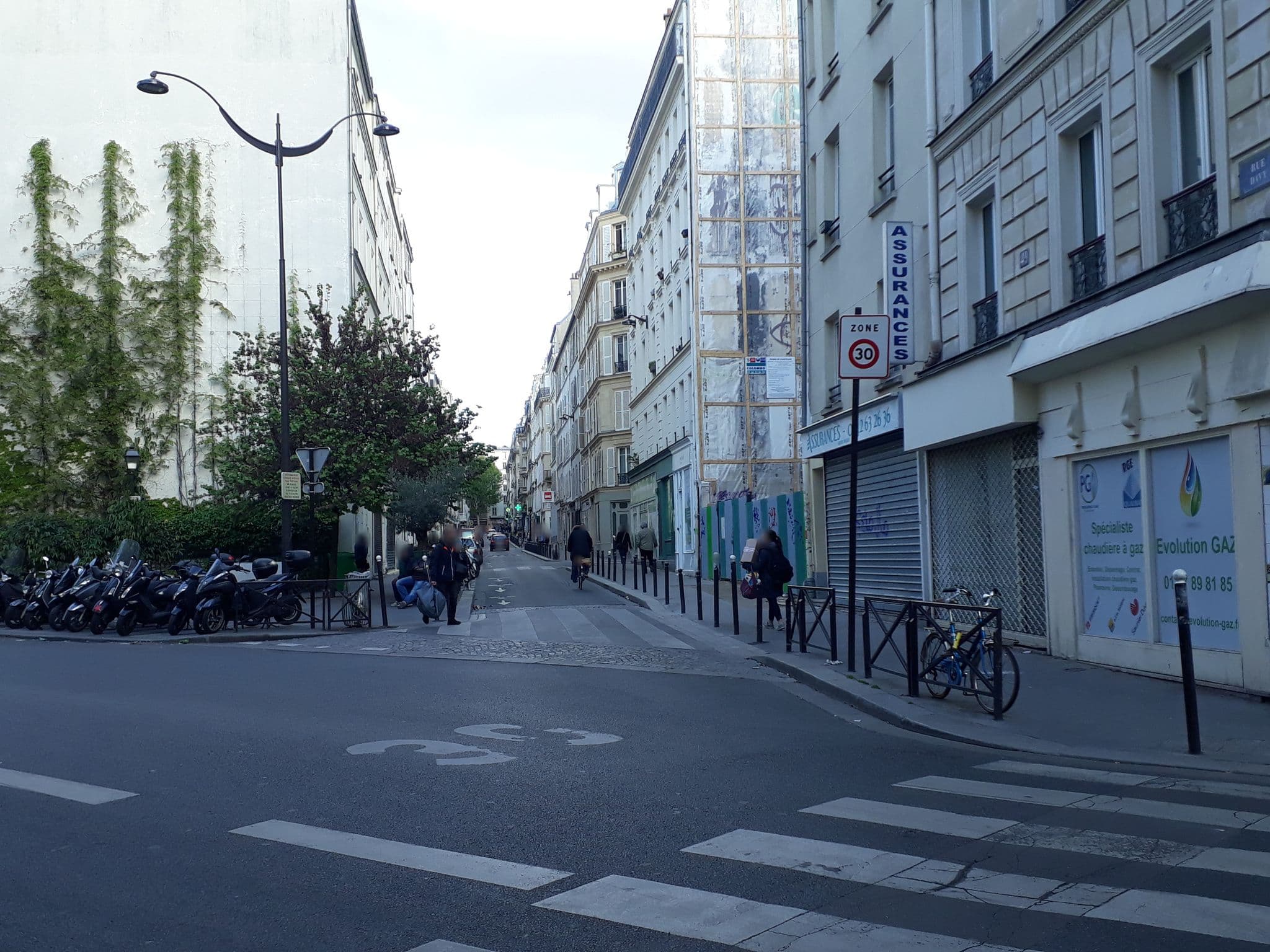 Street view near Bed And Breakfast Magnolia, Paris 17 Batignolles-Monceau — © laurentlouf (CC BY-SA · Mapillary)