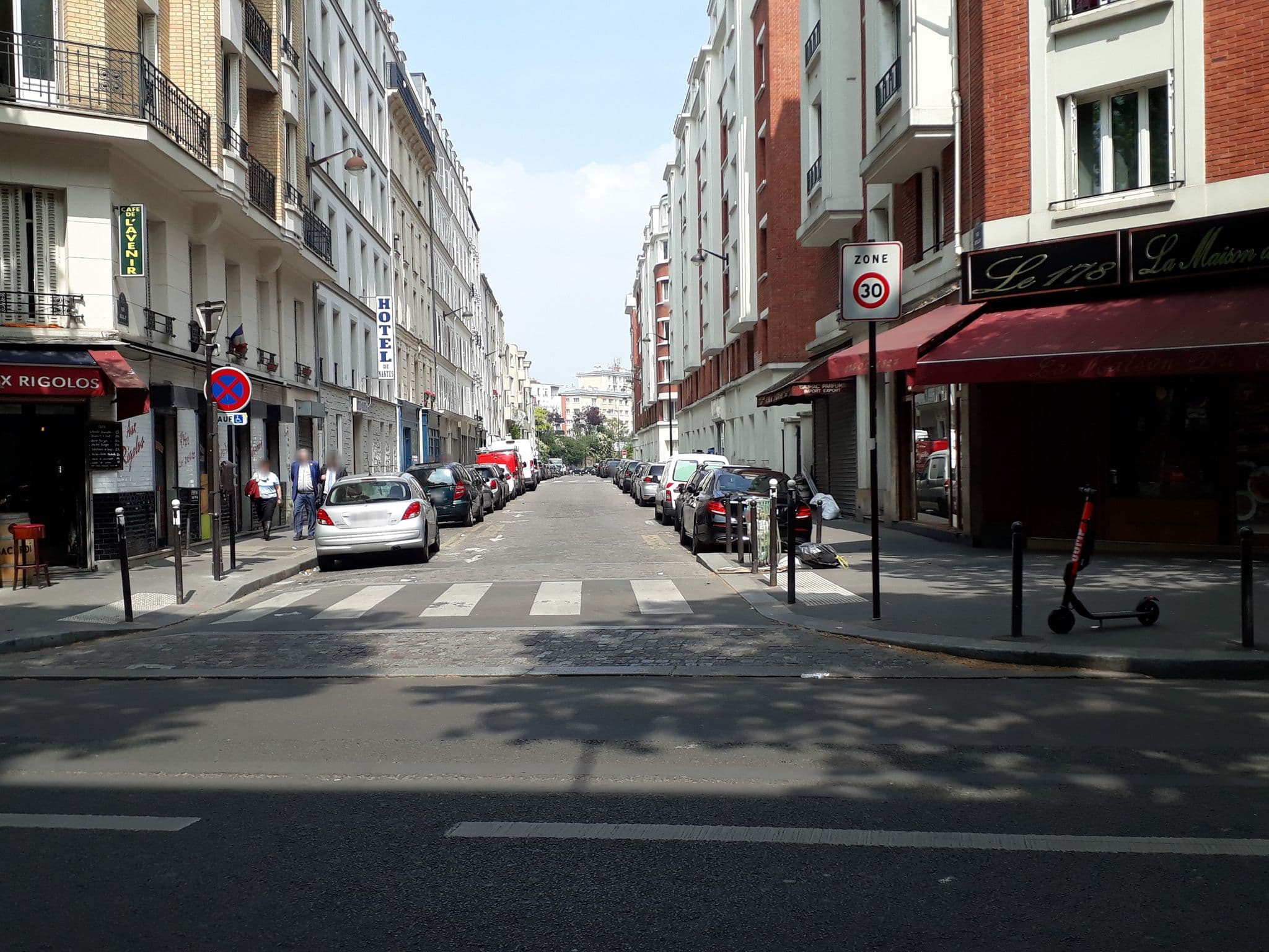 Street view near hotel de nantes, Clichy — © laurentlouf (CC BY-SA · Mapillary)